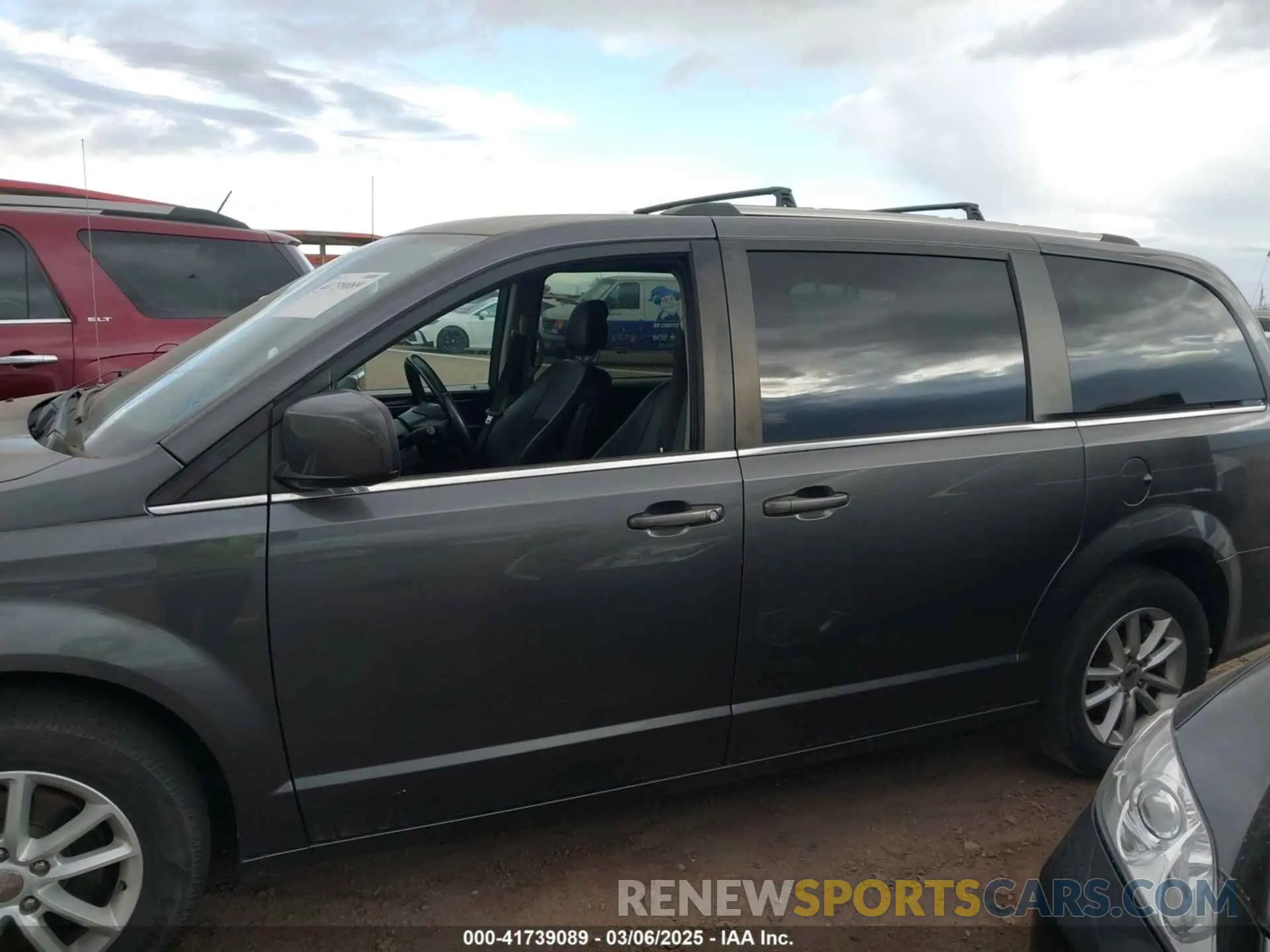 14 Photograph of a damaged car 2C4RDGCG7KR754048 DODGE GRAND CARAVAN 2019