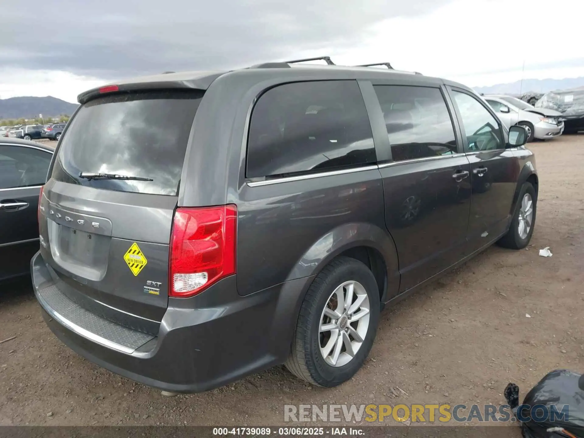 4 Photograph of a damaged car 2C4RDGCG7KR754048 DODGE GRAND CARAVAN 2019