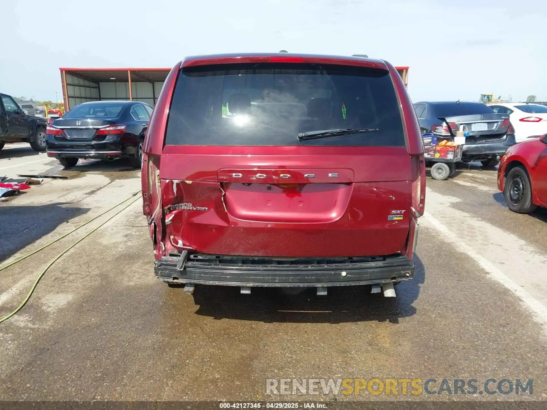 17 Photograph of a damaged car 2C4RDGCG7KR786787 DODGE GRAND CARAVAN 2019