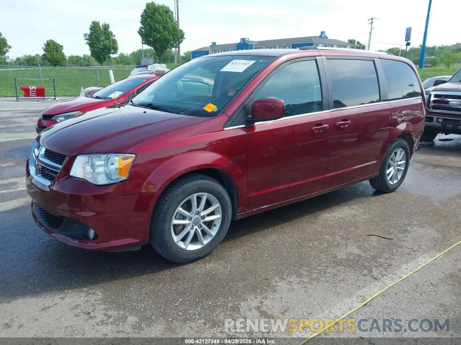 2 Photograph of a damaged car 2C4RDGCG7KR786787 DODGE GRAND CARAVAN 2019