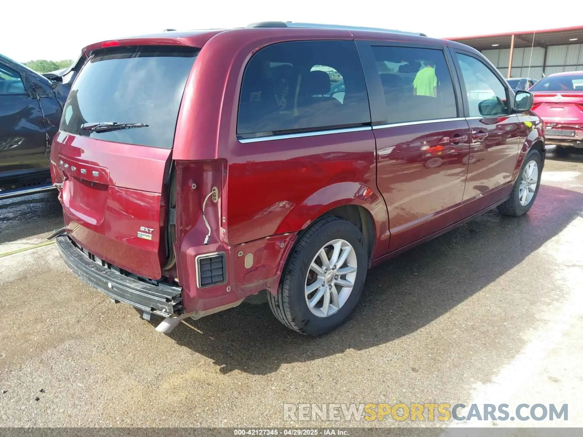 4 Photograph of a damaged car 2C4RDGCG7KR786787 DODGE GRAND CARAVAN 2019