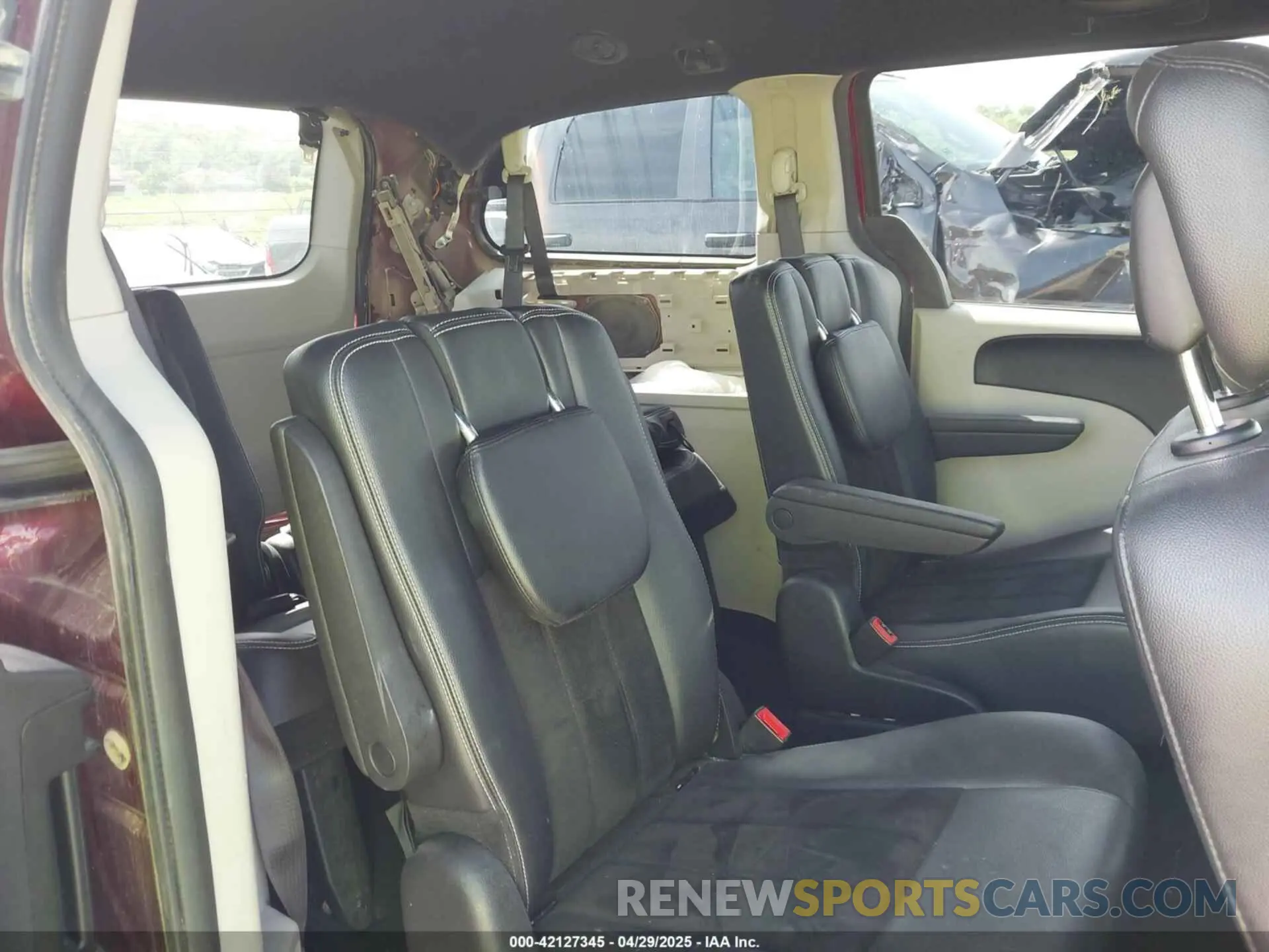 8 Photograph of a damaged car 2C4RDGCG7KR786787 DODGE GRAND CARAVAN 2019