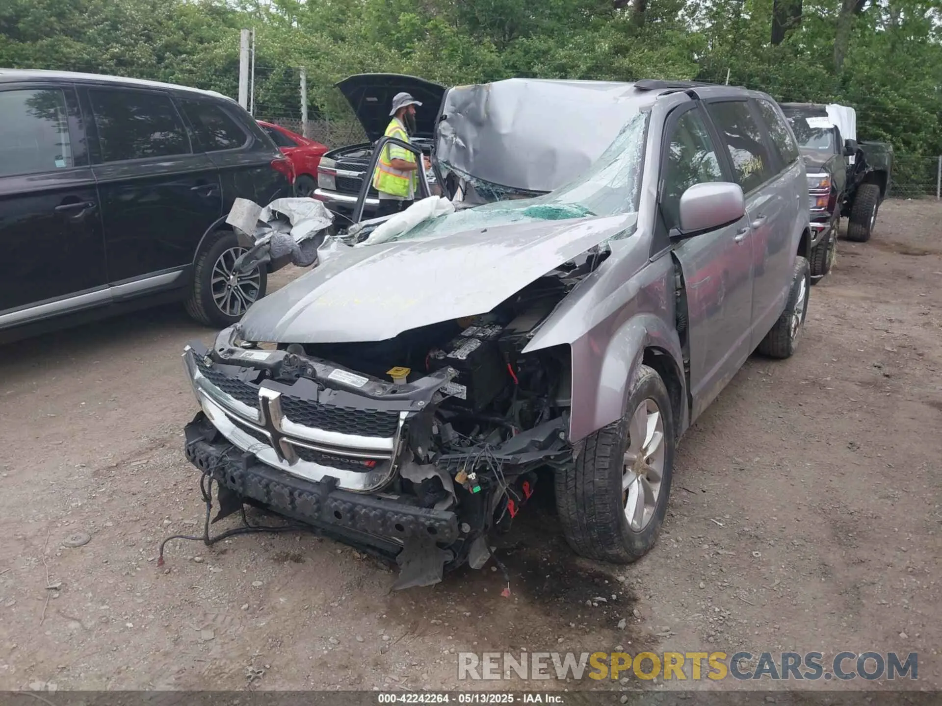 2 Photograph of a damaged car 2C4RDGCG8KR545305 DODGE GRAND CARAVAN 2019