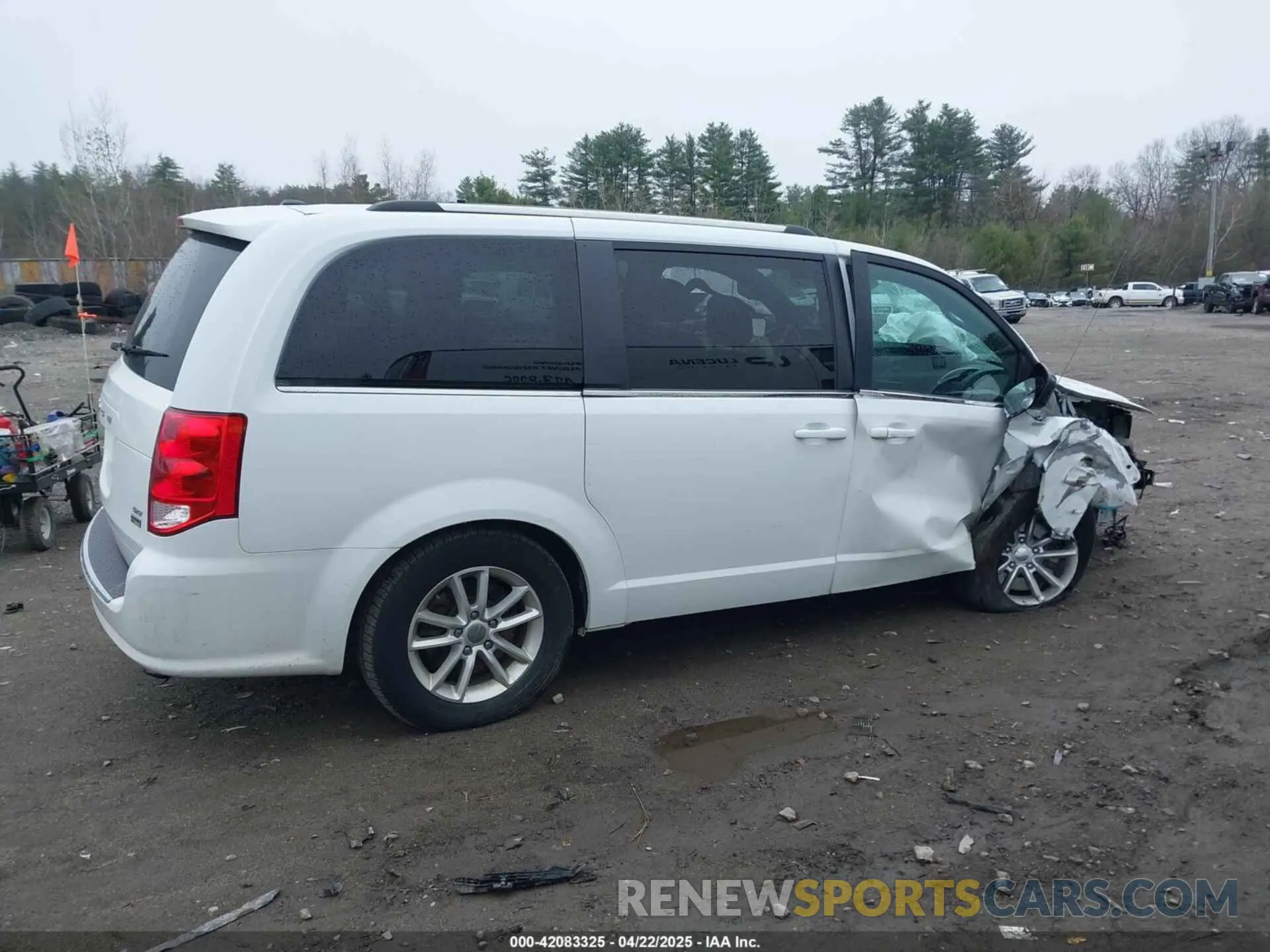 12 Photograph of a damaged car 2C4RDGCG8KR674967 DODGE GRAND CARAVAN 2019