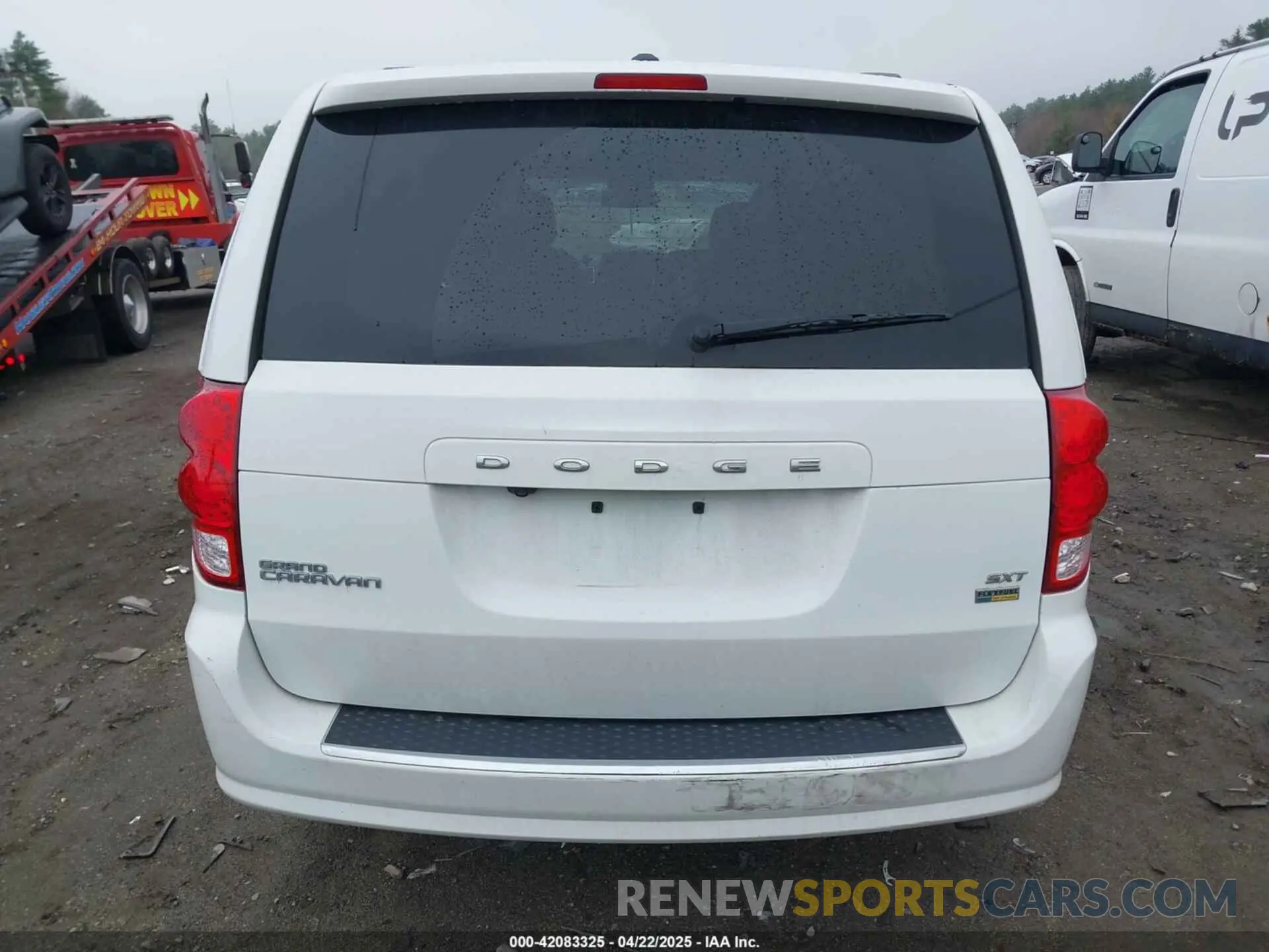15 Photograph of a damaged car 2C4RDGCG8KR674967 DODGE GRAND CARAVAN 2019