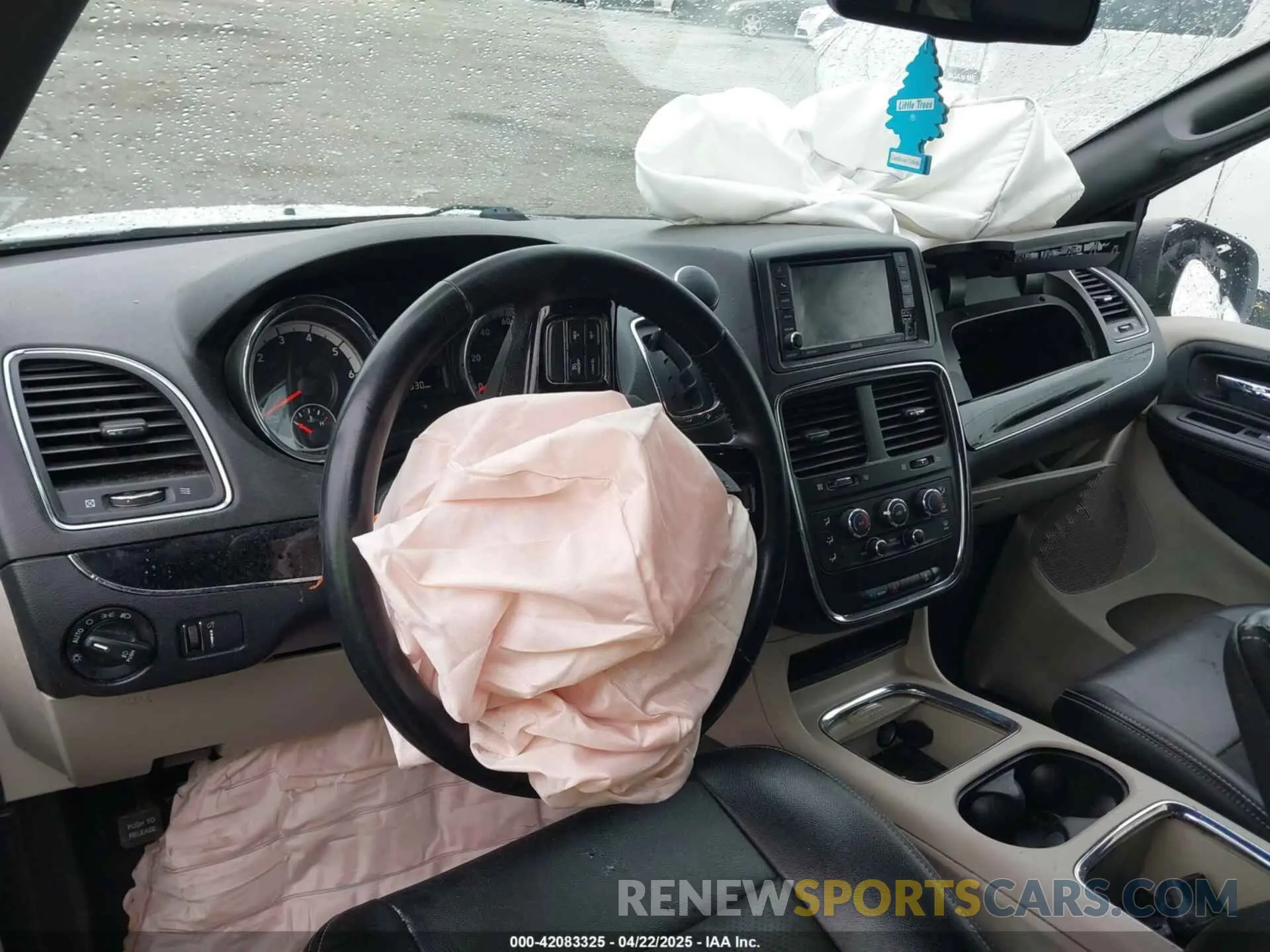 5 Photograph of a damaged car 2C4RDGCG8KR674967 DODGE GRAND CARAVAN 2019