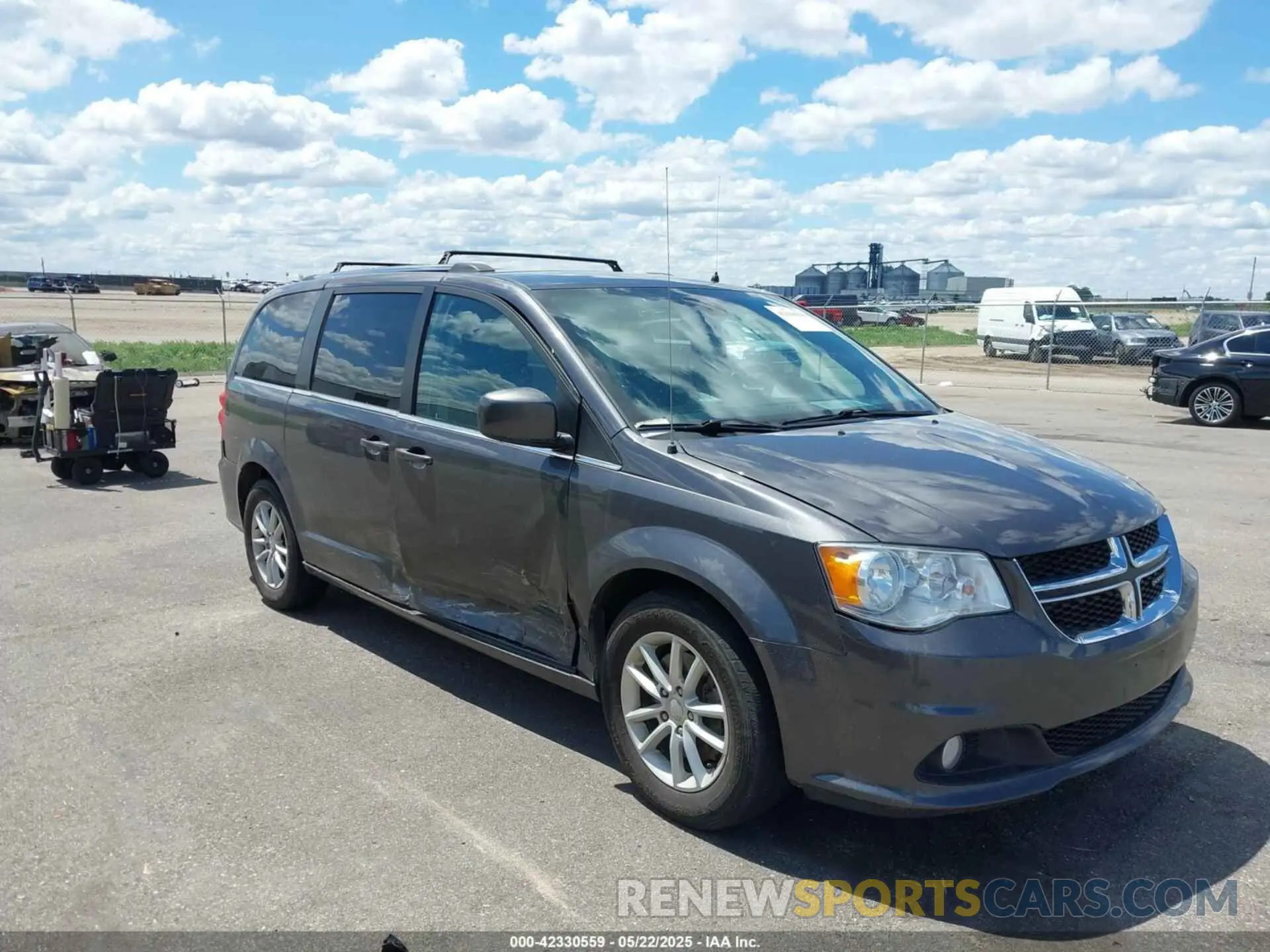 1 Photograph of a damaged car 2C4RDGCG8KR717896 DODGE GRAND CARAVAN 2019