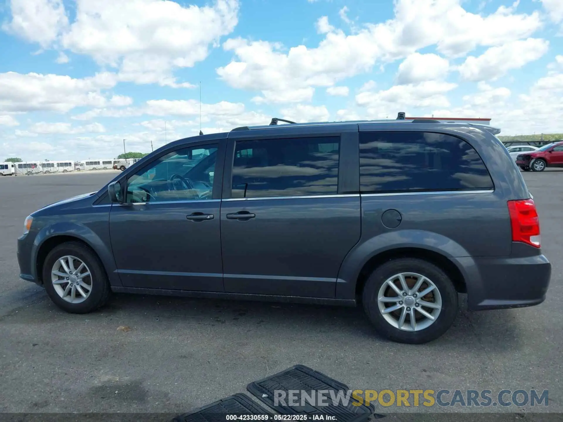 14 Photograph of a damaged car 2C4RDGCG8KR717896 DODGE GRAND CARAVAN 2019