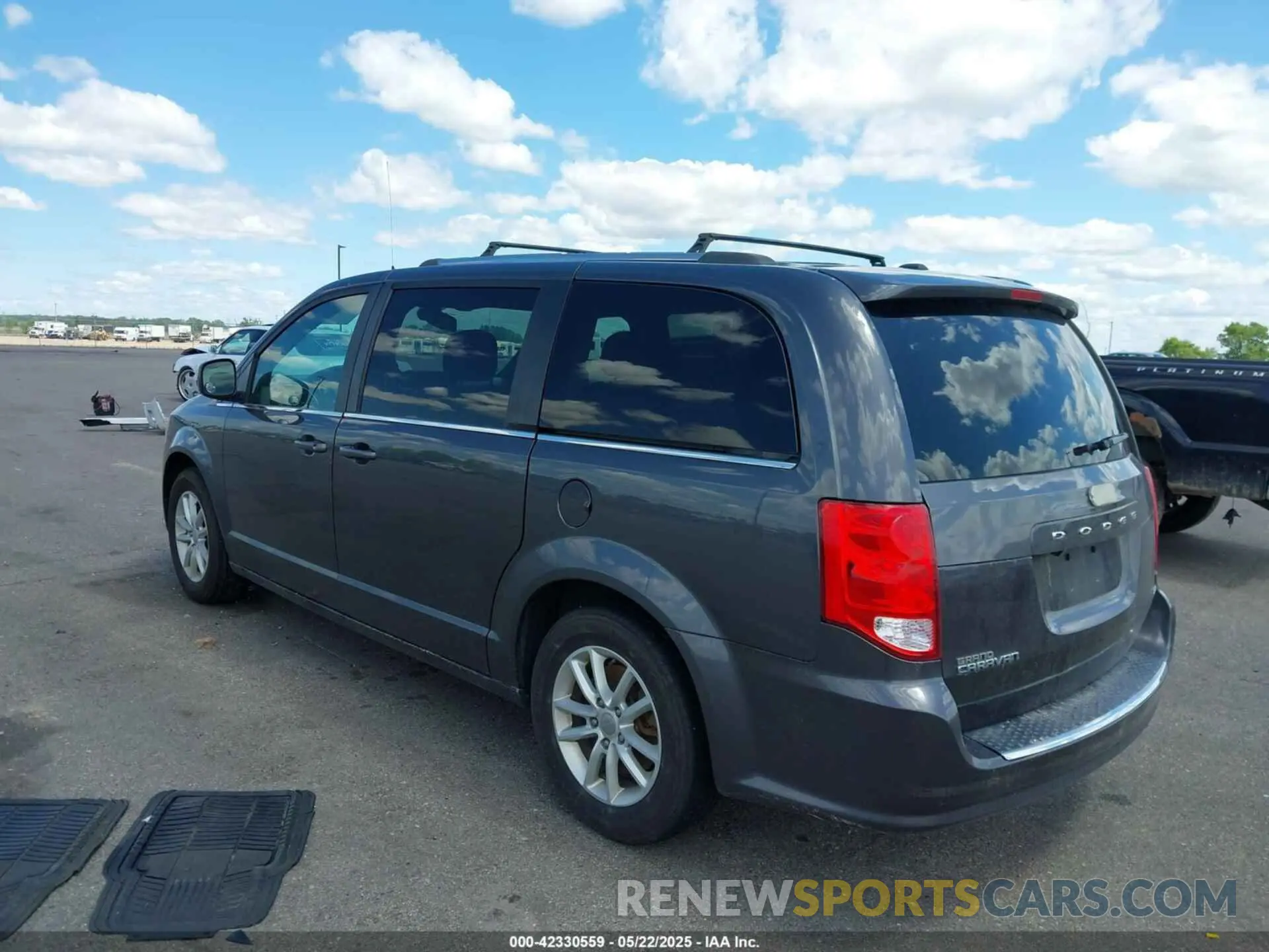 3 Photograph of a damaged car 2C4RDGCG8KR717896 DODGE GRAND CARAVAN 2019