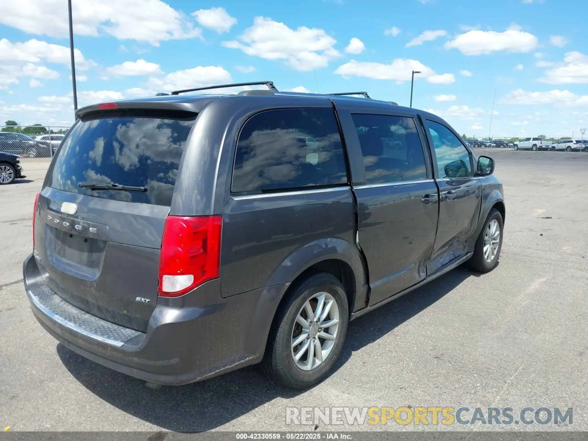 4 Photograph of a damaged car 2C4RDGCG8KR717896 DODGE GRAND CARAVAN 2019