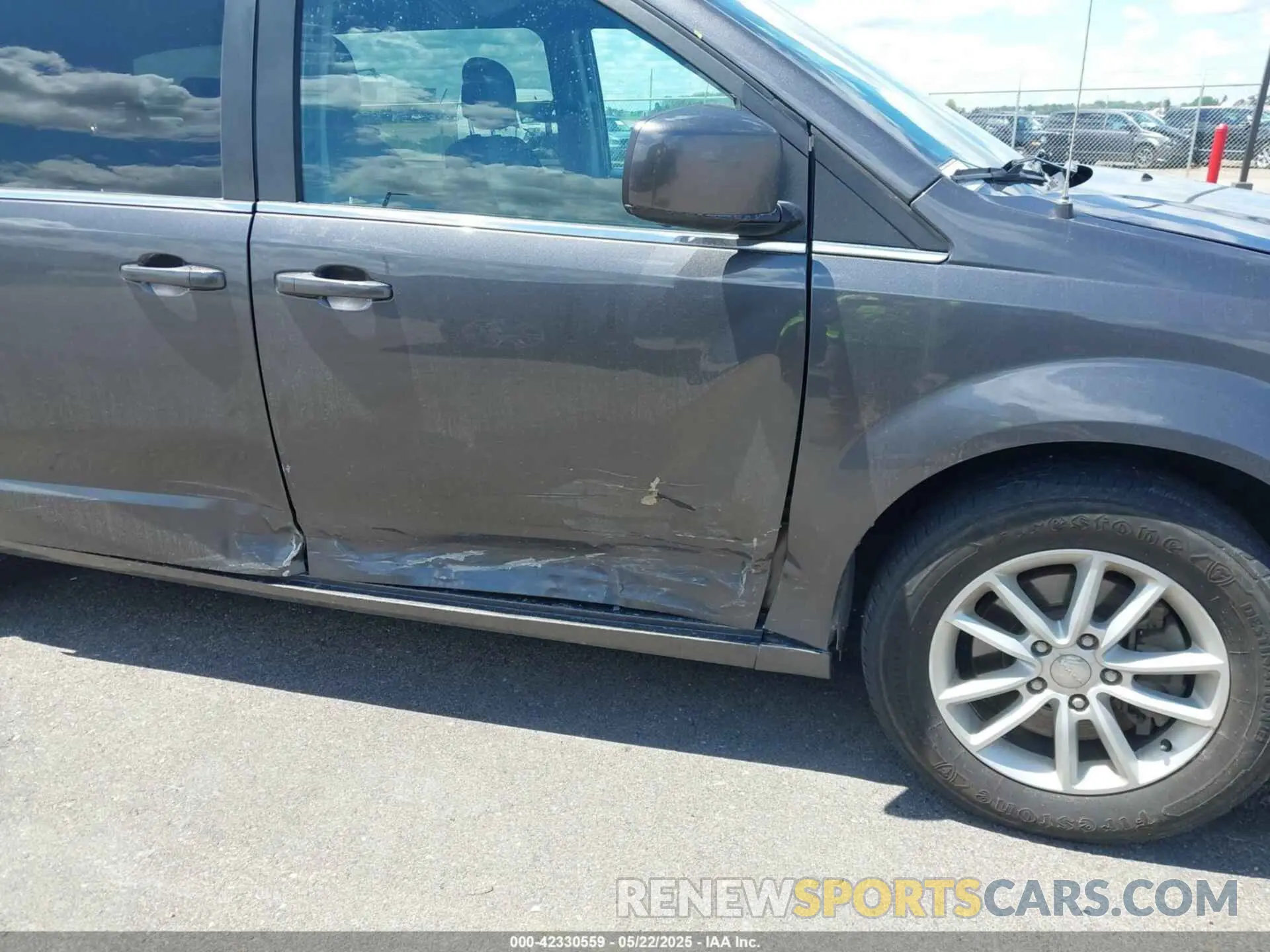 6 Photograph of a damaged car 2C4RDGCG8KR717896 DODGE GRAND CARAVAN 2019