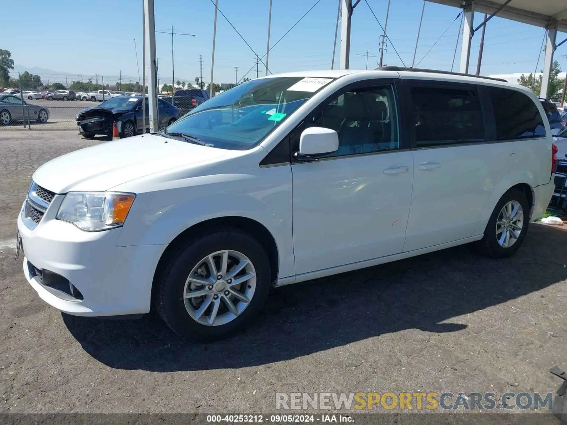 2 Photograph of a damaged car 2C4RDGCG8KR728977 DODGE GRAND CARAVAN 2019