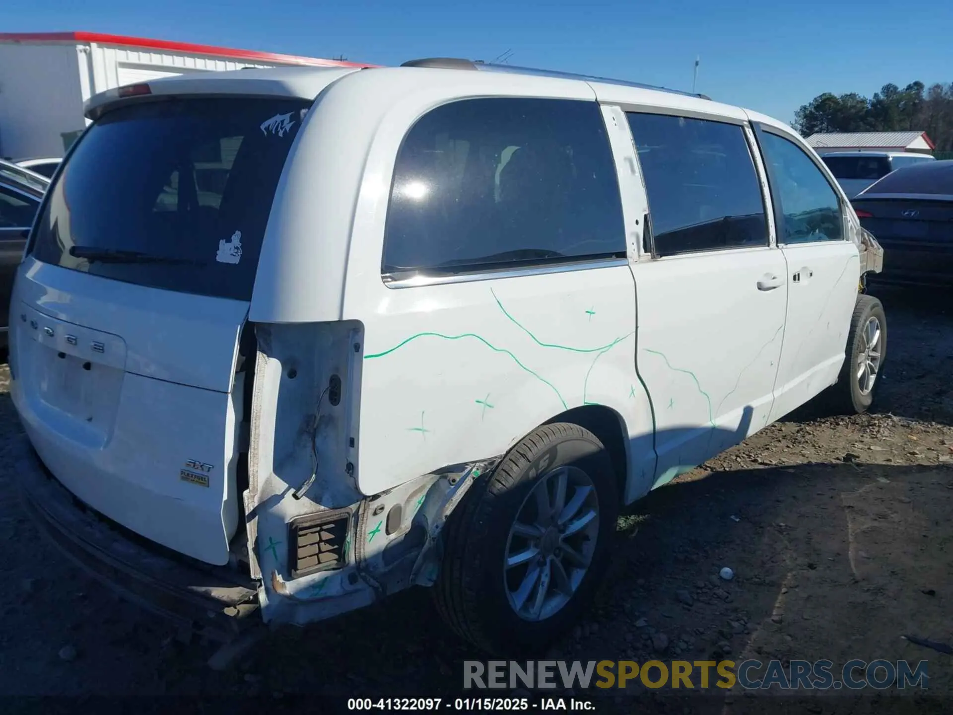 4 Photograph of a damaged car 2C4RDGCG8KR761462 DODGE GRAND CARAVAN 2019