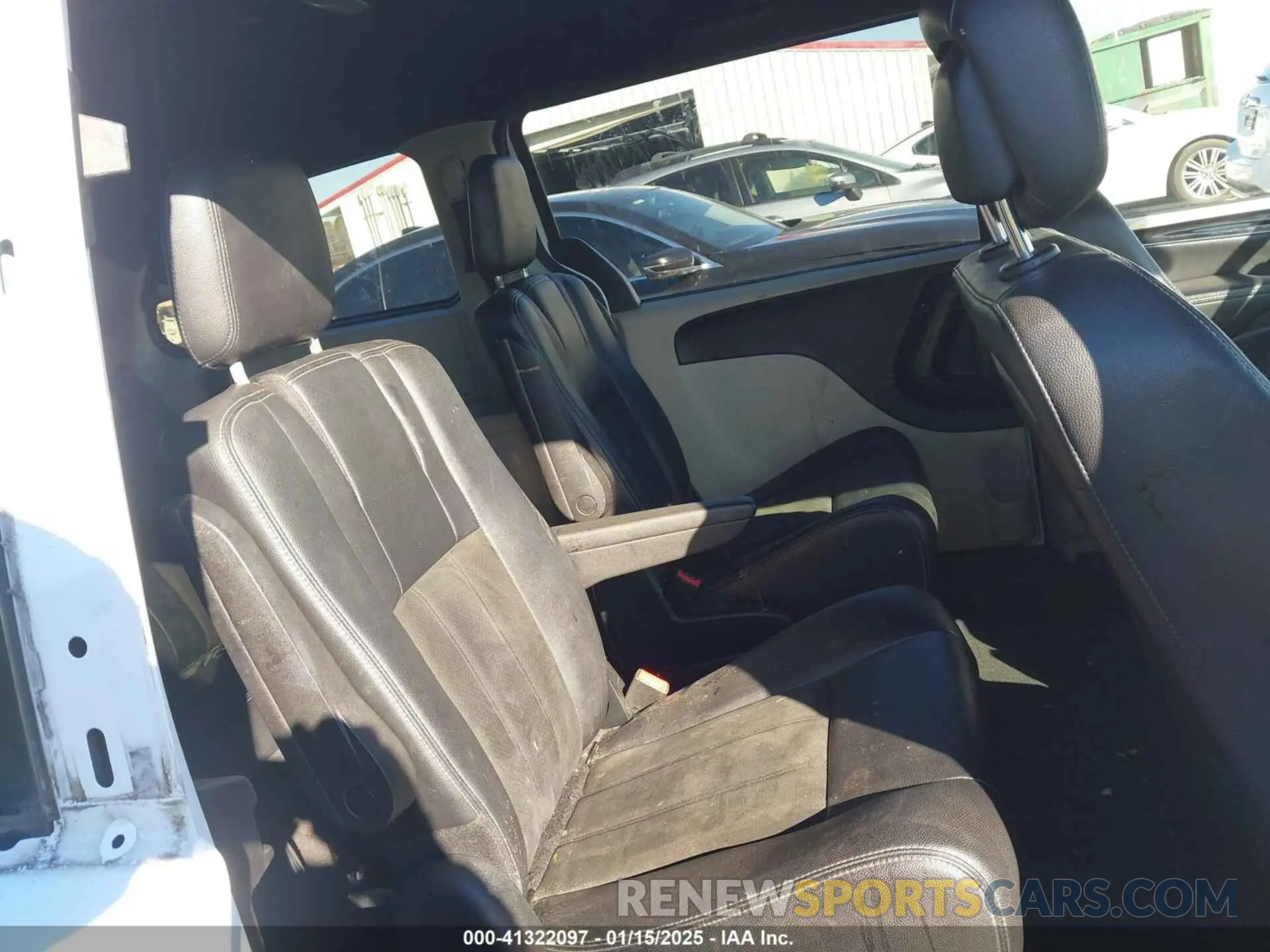 8 Photograph of a damaged car 2C4RDGCG8KR761462 DODGE GRAND CARAVAN 2019