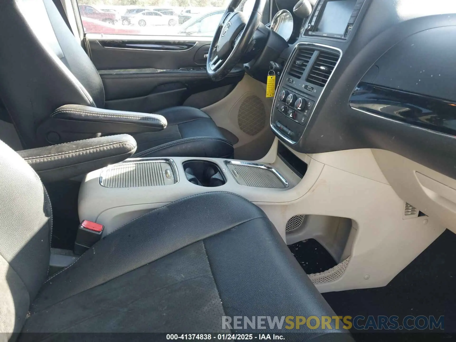 5 Photograph of a damaged car 2C4RDGCG8KR774213 DODGE GRAND CARAVAN 2019