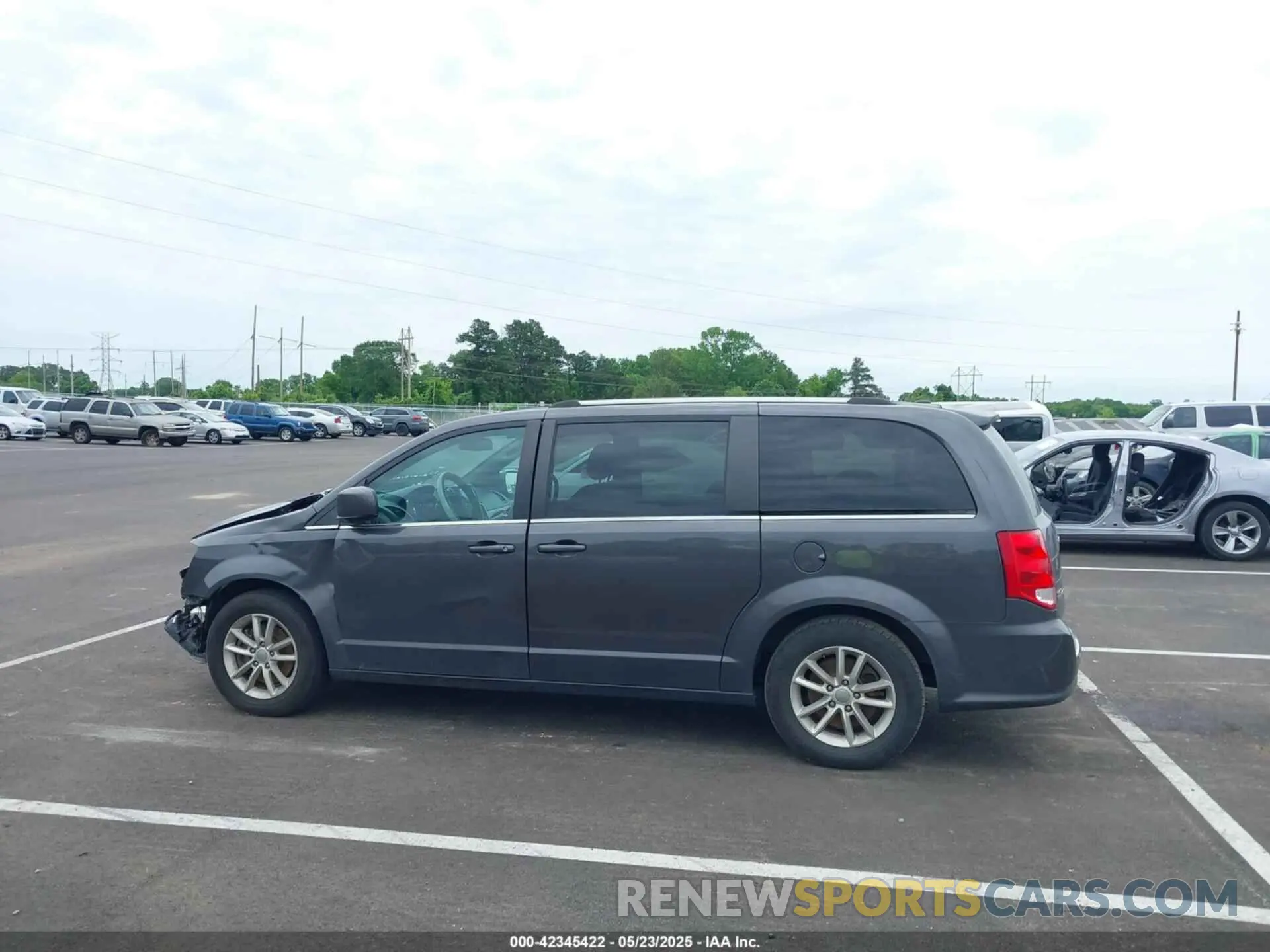 13 Photograph of a damaged car 2C4RDGCG8KR798043 DODGE GRAND CARAVAN 2019