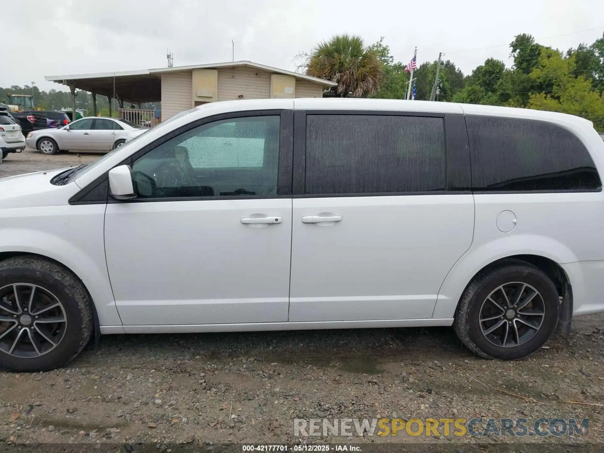 14 Photograph of a damaged car 2C4RDGCG9KR602580 DODGE GRAND CARAVAN 2019