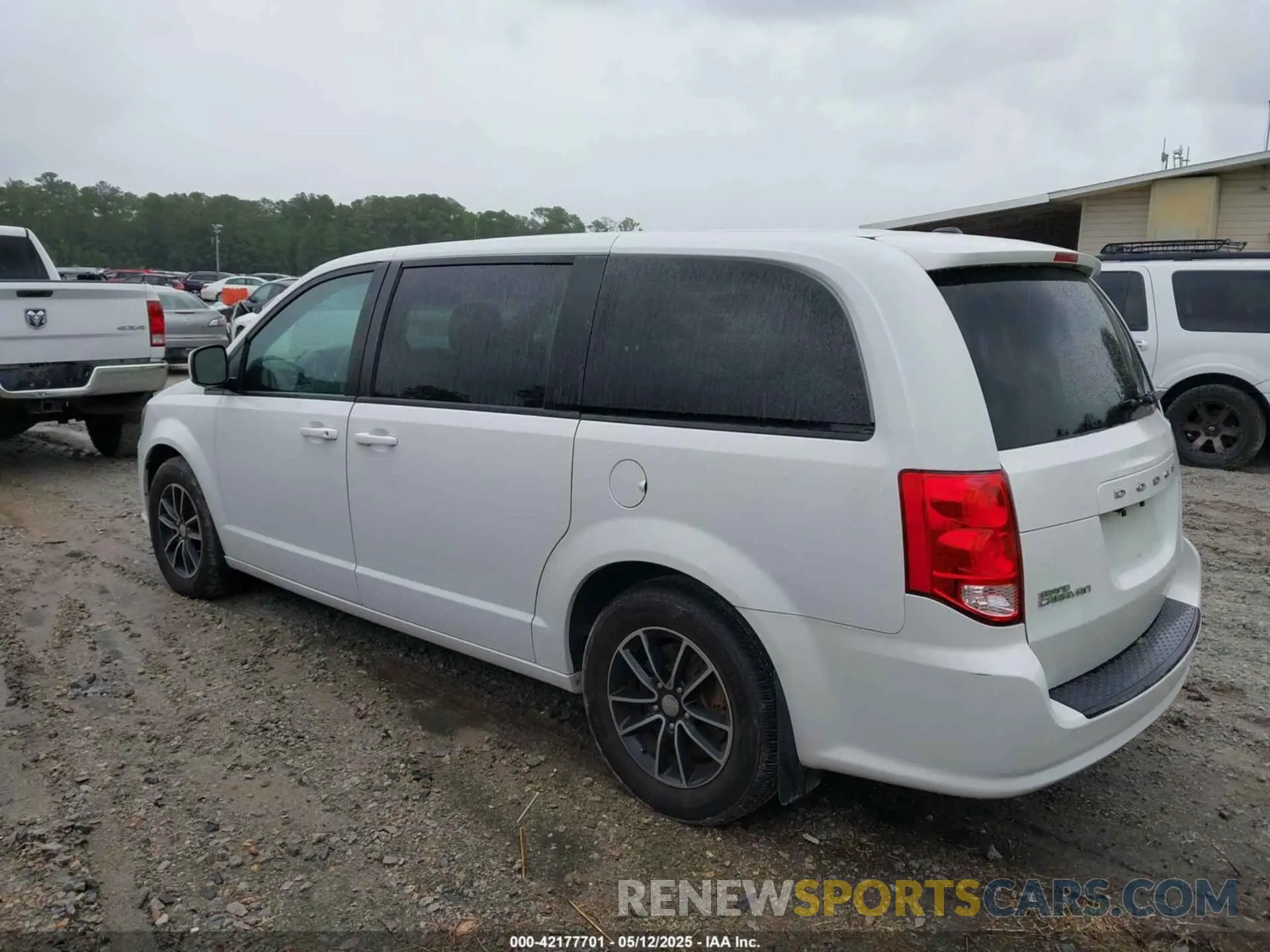 3 Photograph of a damaged car 2C4RDGCG9KR602580 DODGE GRAND CARAVAN 2019