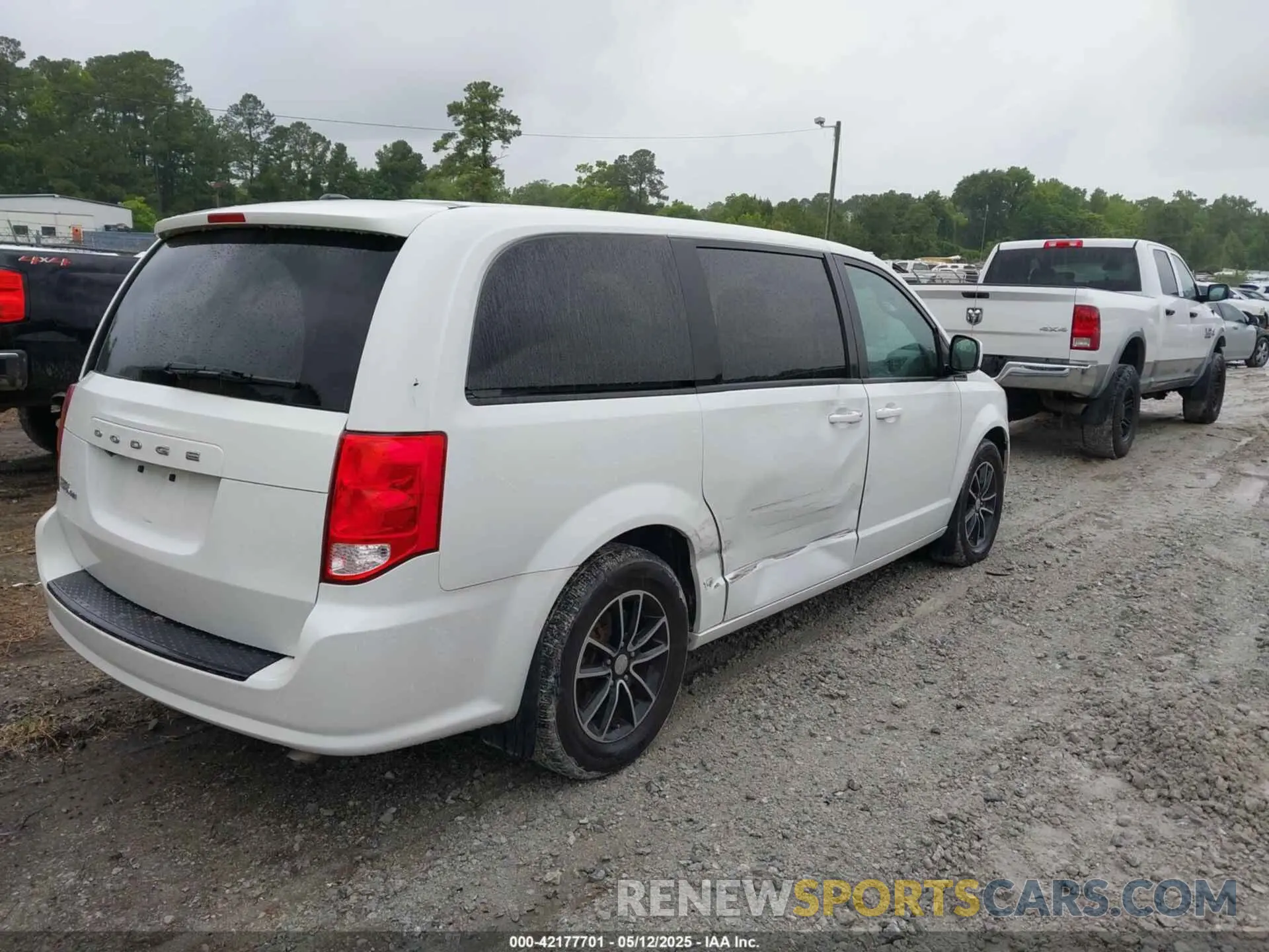 4 Photograph of a damaged car 2C4RDGCG9KR602580 DODGE GRAND CARAVAN 2019