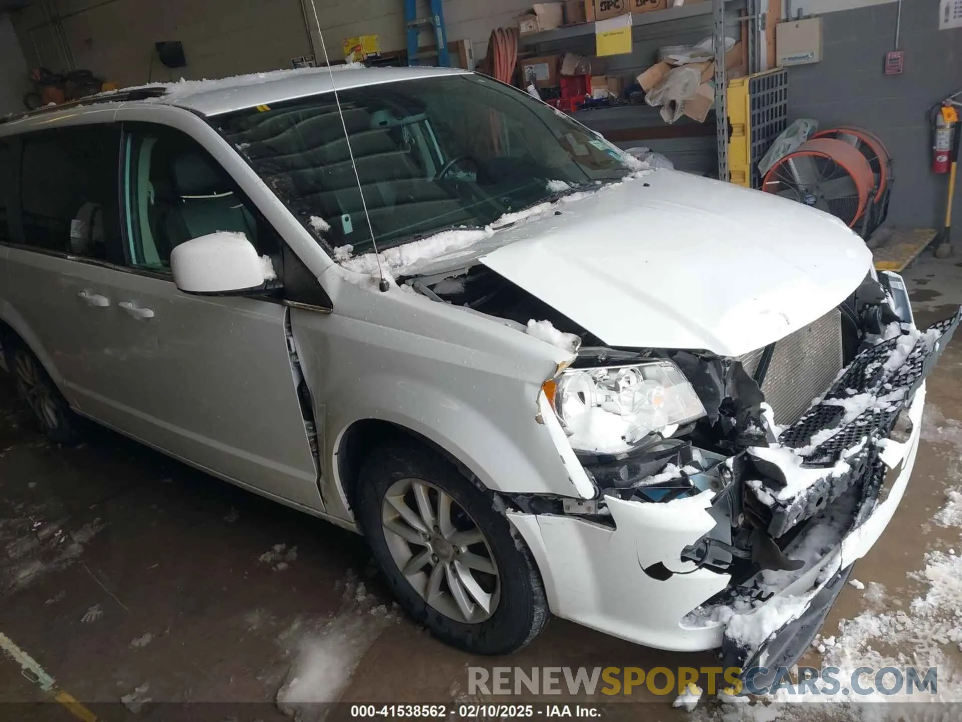1 Photograph of a damaged car 2C4RDGCG9KR662455 DODGE GRAND CARAVAN 2019