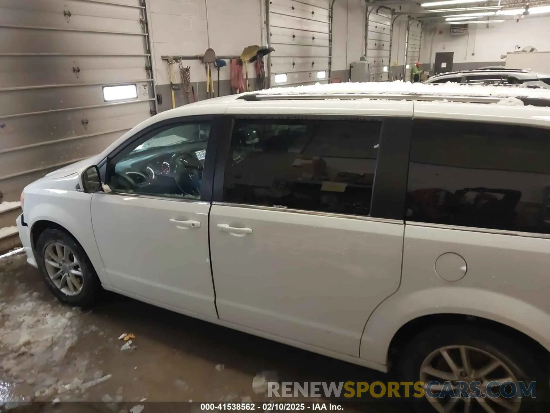 15 Photograph of a damaged car 2C4RDGCG9KR662455 DODGE GRAND CARAVAN 2019