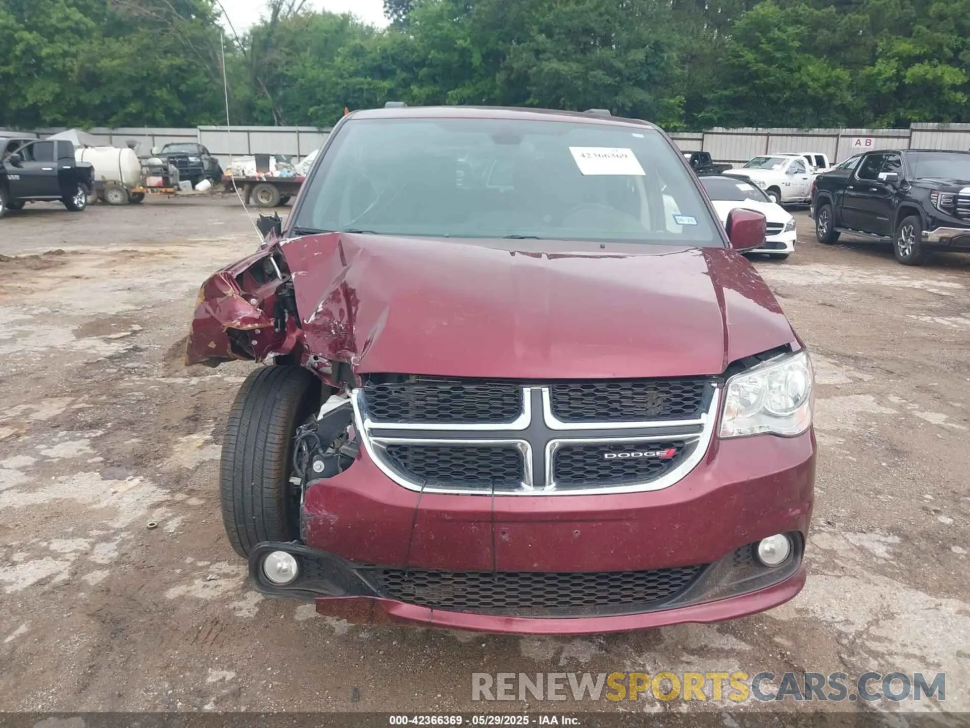 12 Photograph of a damaged car 2C4RDGCG9KR693334 DODGE GRAND CARAVAN 2019