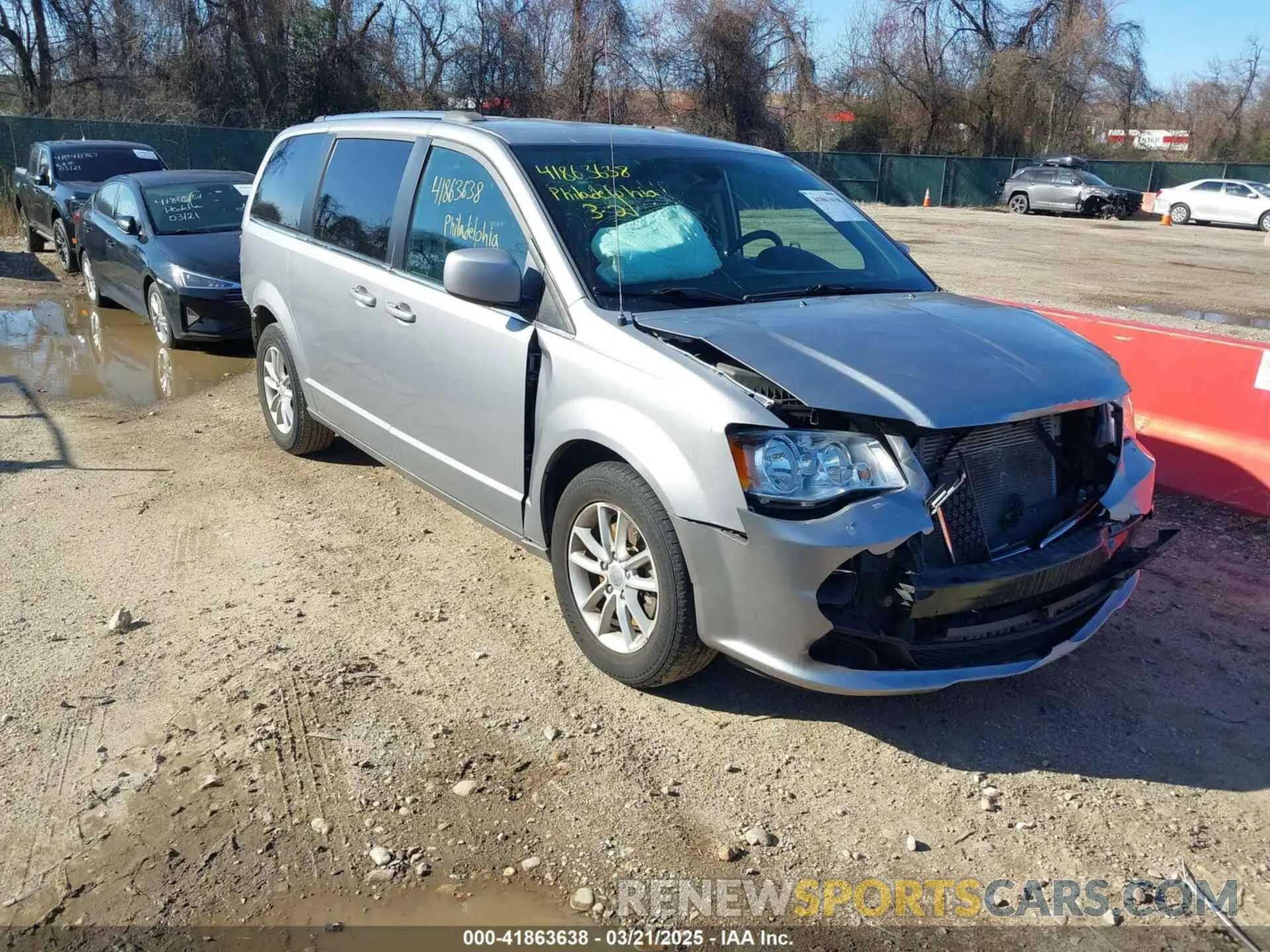 1 Photograph of a damaged car 2C4RDGCG9KR761325 DODGE GRAND CARAVAN 2019