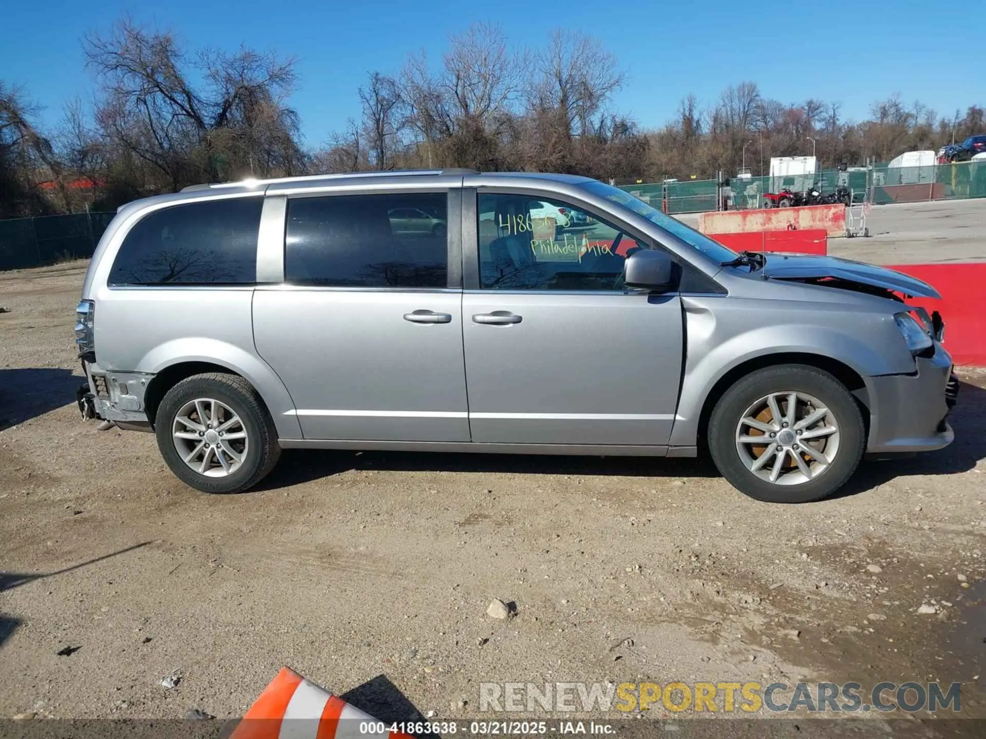 14 Photograph of a damaged car 2C4RDGCG9KR761325 DODGE GRAND CARAVAN 2019