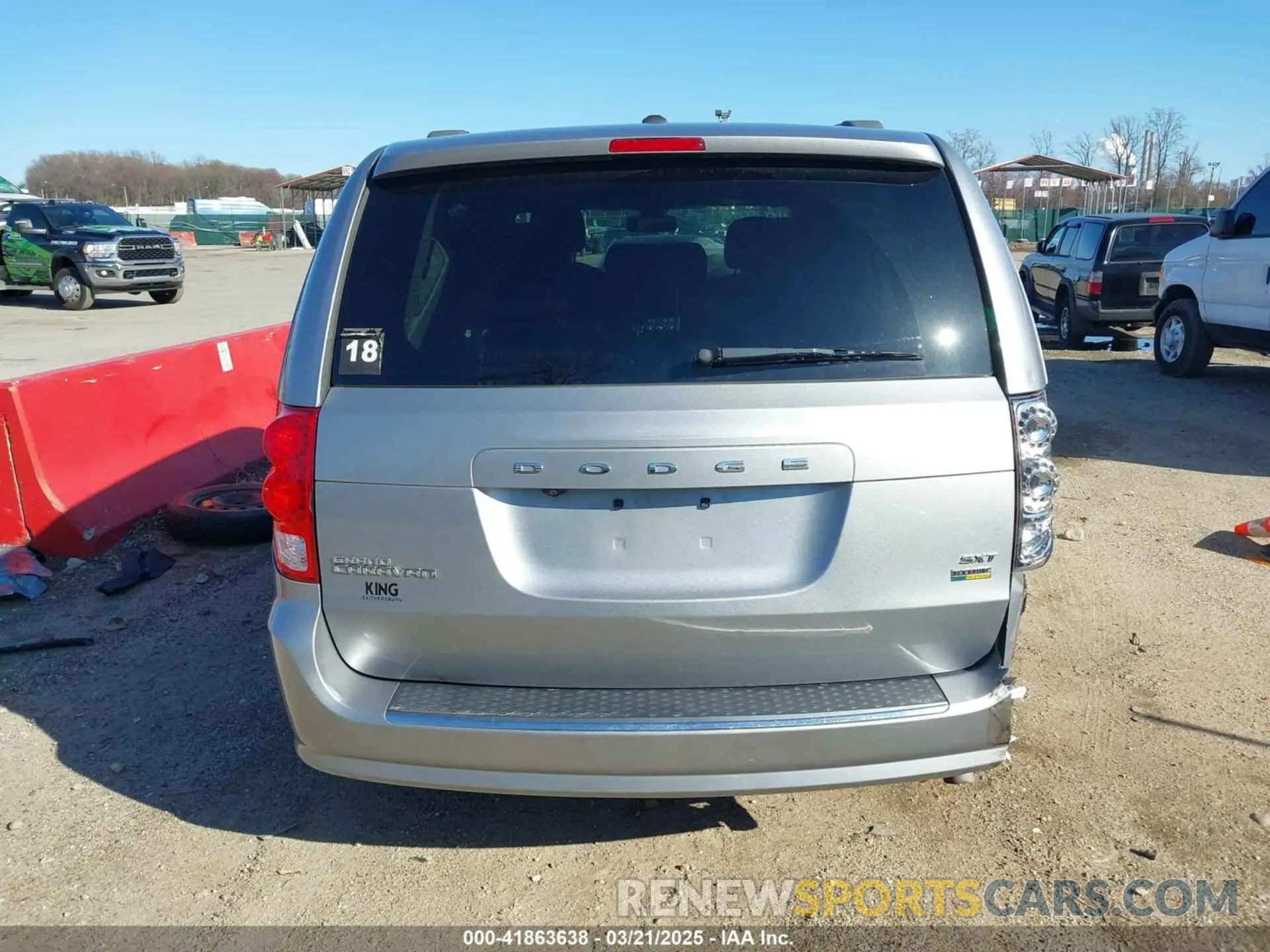 17 Photograph of a damaged car 2C4RDGCG9KR761325 DODGE GRAND CARAVAN 2019