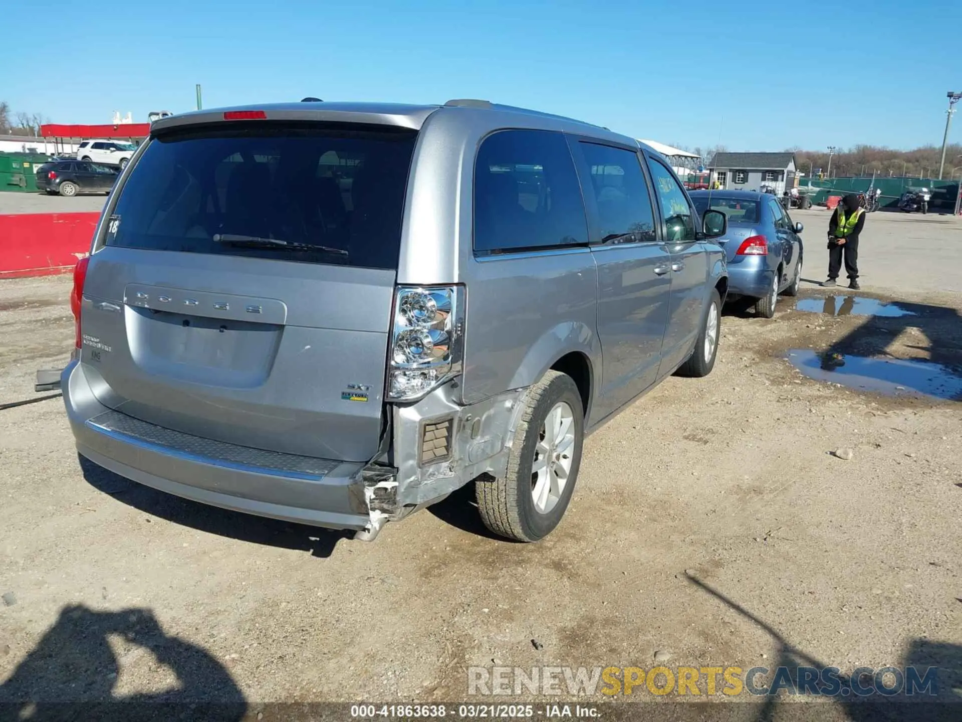4 Photograph of a damaged car 2C4RDGCG9KR761325 DODGE GRAND CARAVAN 2019