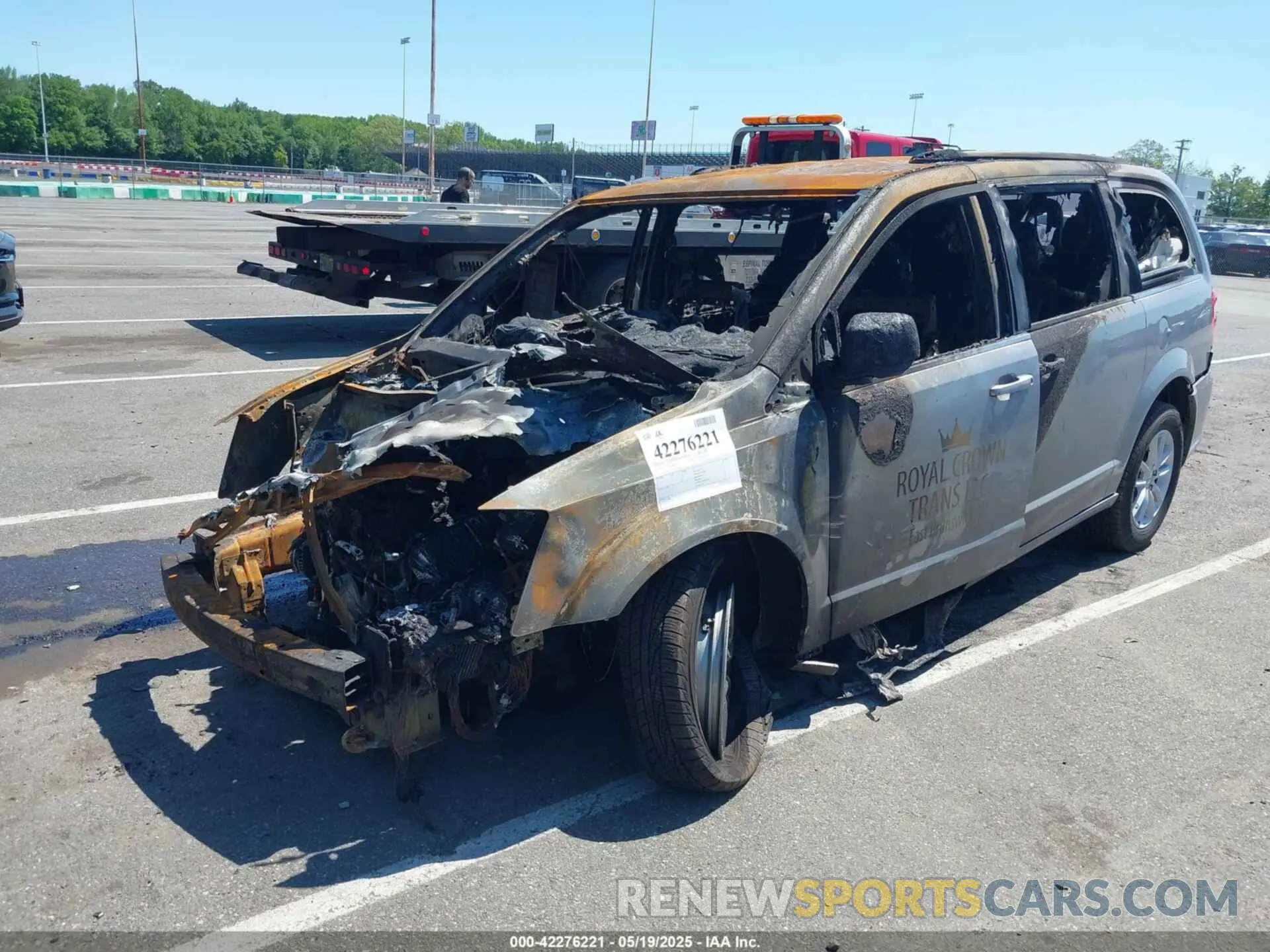2 Photograph of a damaged car 2C4RDGCGXKR657801 DODGE GRAND CARAVAN 2019