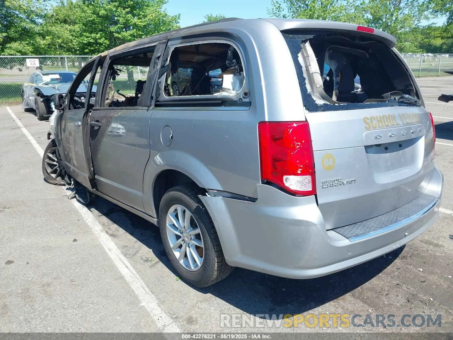 3 Photograph of a damaged car 2C4RDGCGXKR657801 DODGE GRAND CARAVAN 2019