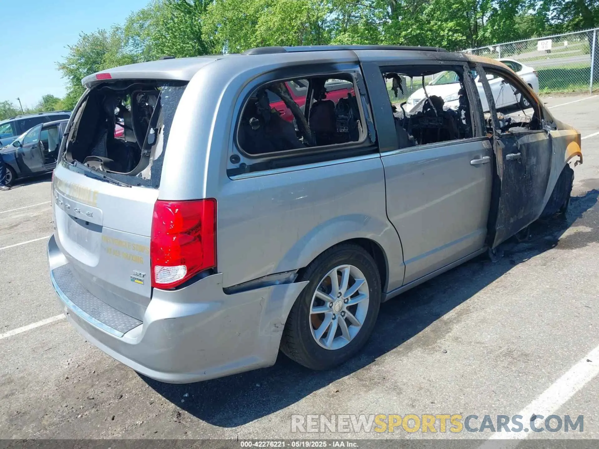 4 Photograph of a damaged car 2C4RDGCGXKR657801 DODGE GRAND CARAVAN 2019