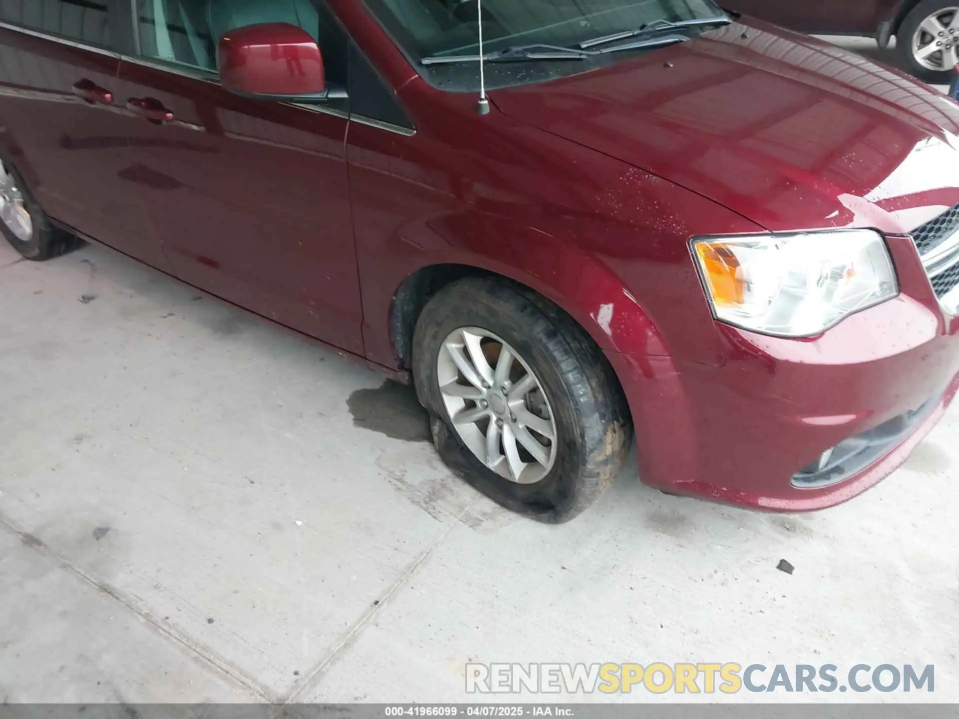 6 Photograph of a damaged car 2C4RDGCGXKR759292 DODGE GRAND CARAVAN 2019