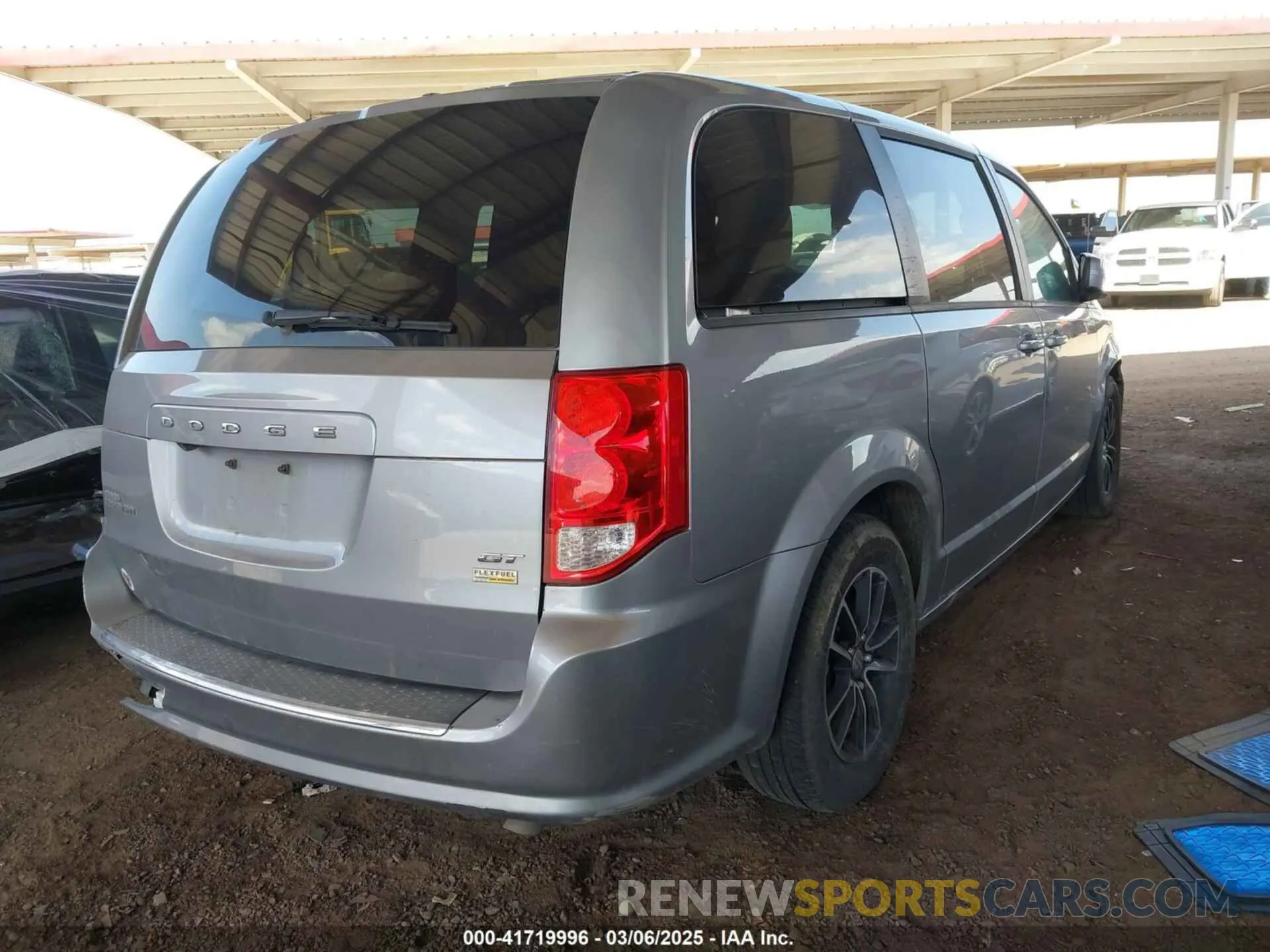 4 Photograph of a damaged car 2C4RDGEG1KR529914 DODGE GRAND CARAVAN 2019