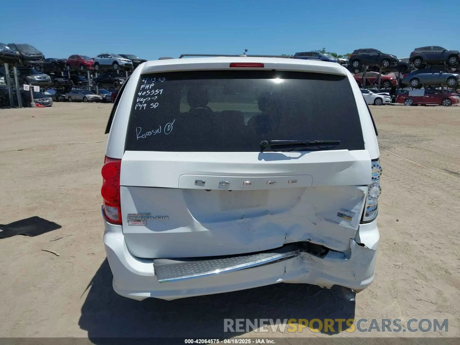 6 Photograph of a damaged car 2C4RDGEG1KR739705 DODGE GRAND CARAVAN 2019