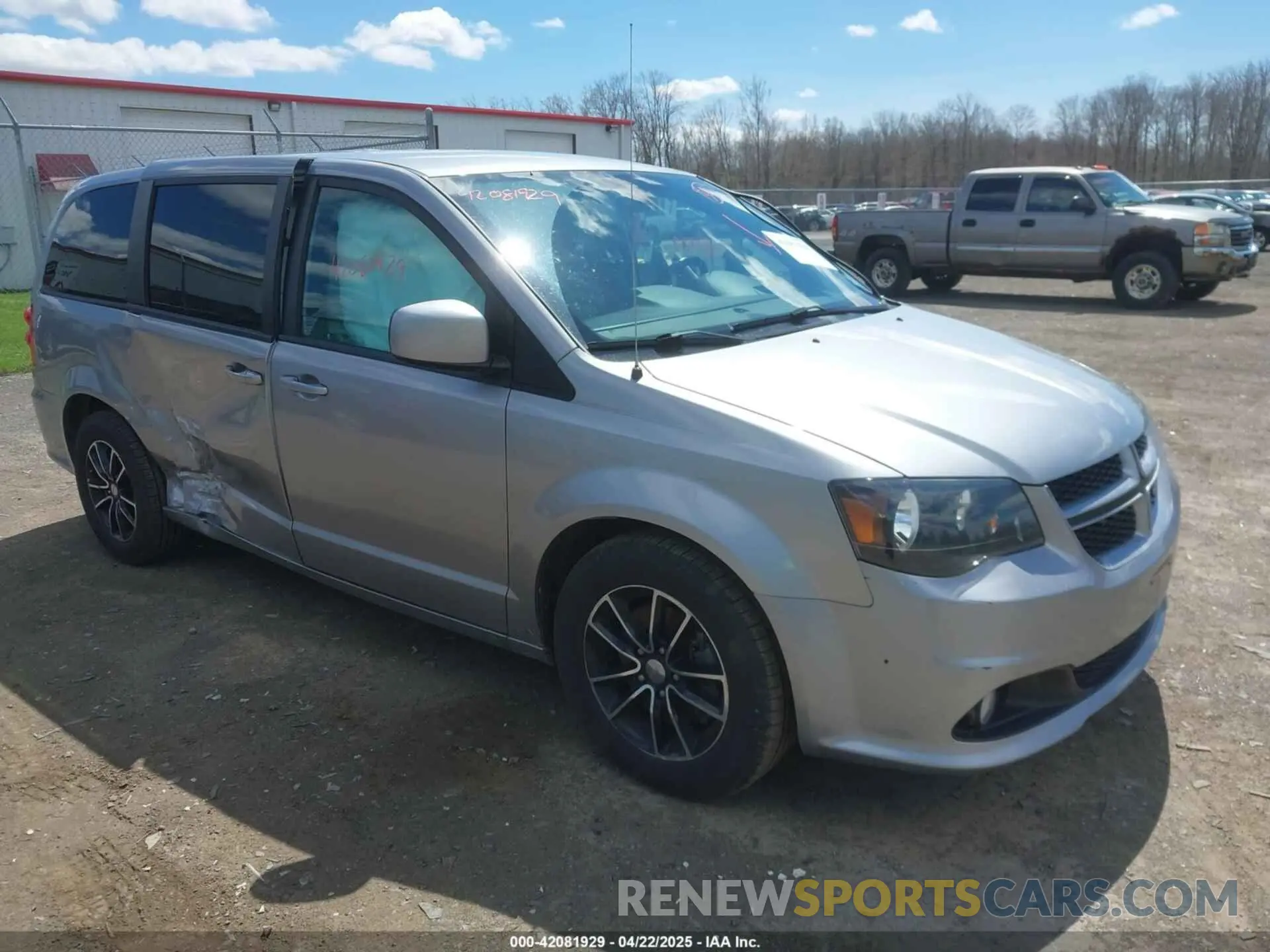 1 Photograph of a damaged car 2C4RDGEG1KR760764 DODGE GRAND CARAVAN 2019