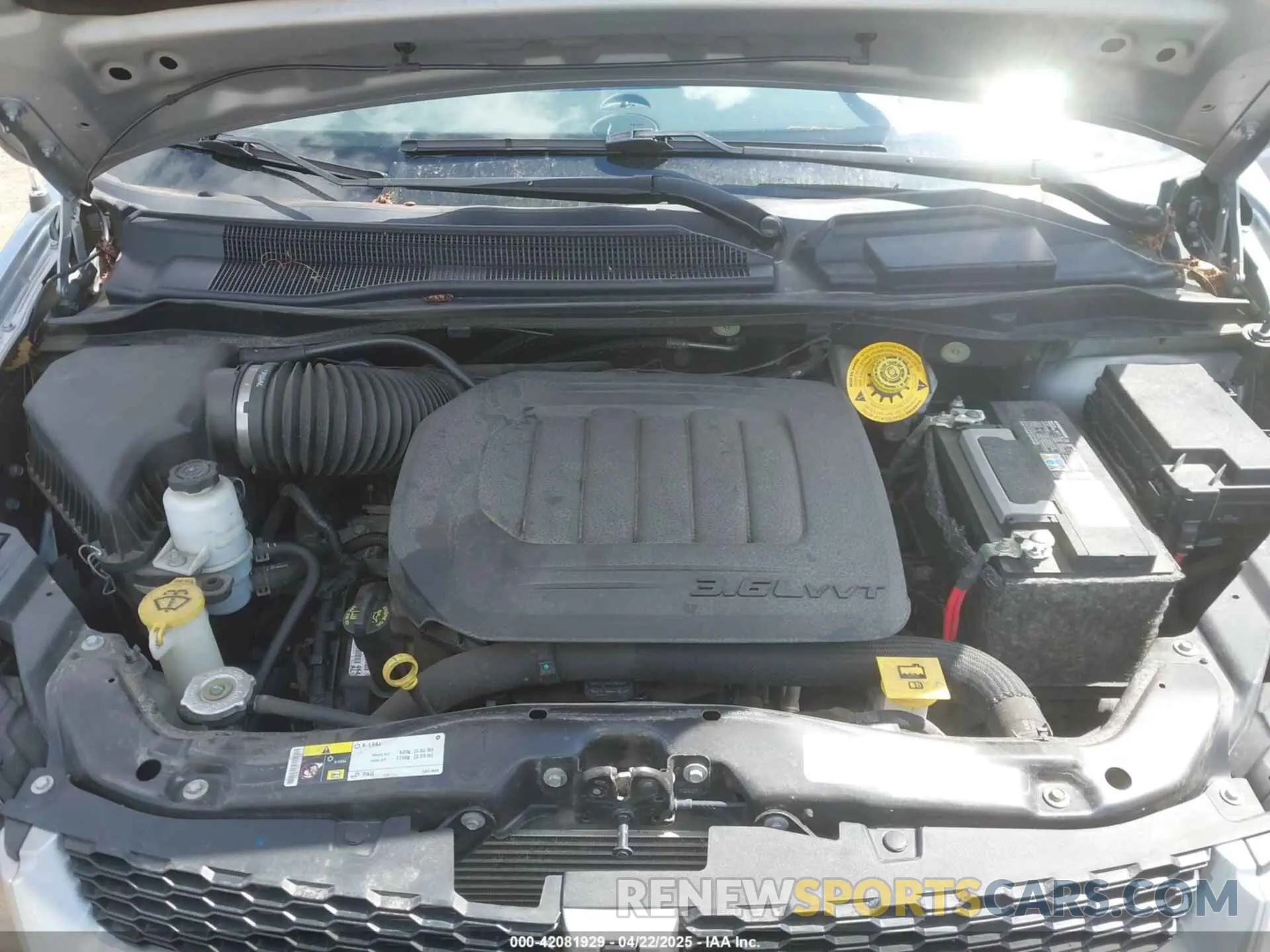 10 Photograph of a damaged car 2C4RDGEG1KR760764 DODGE GRAND CARAVAN 2019