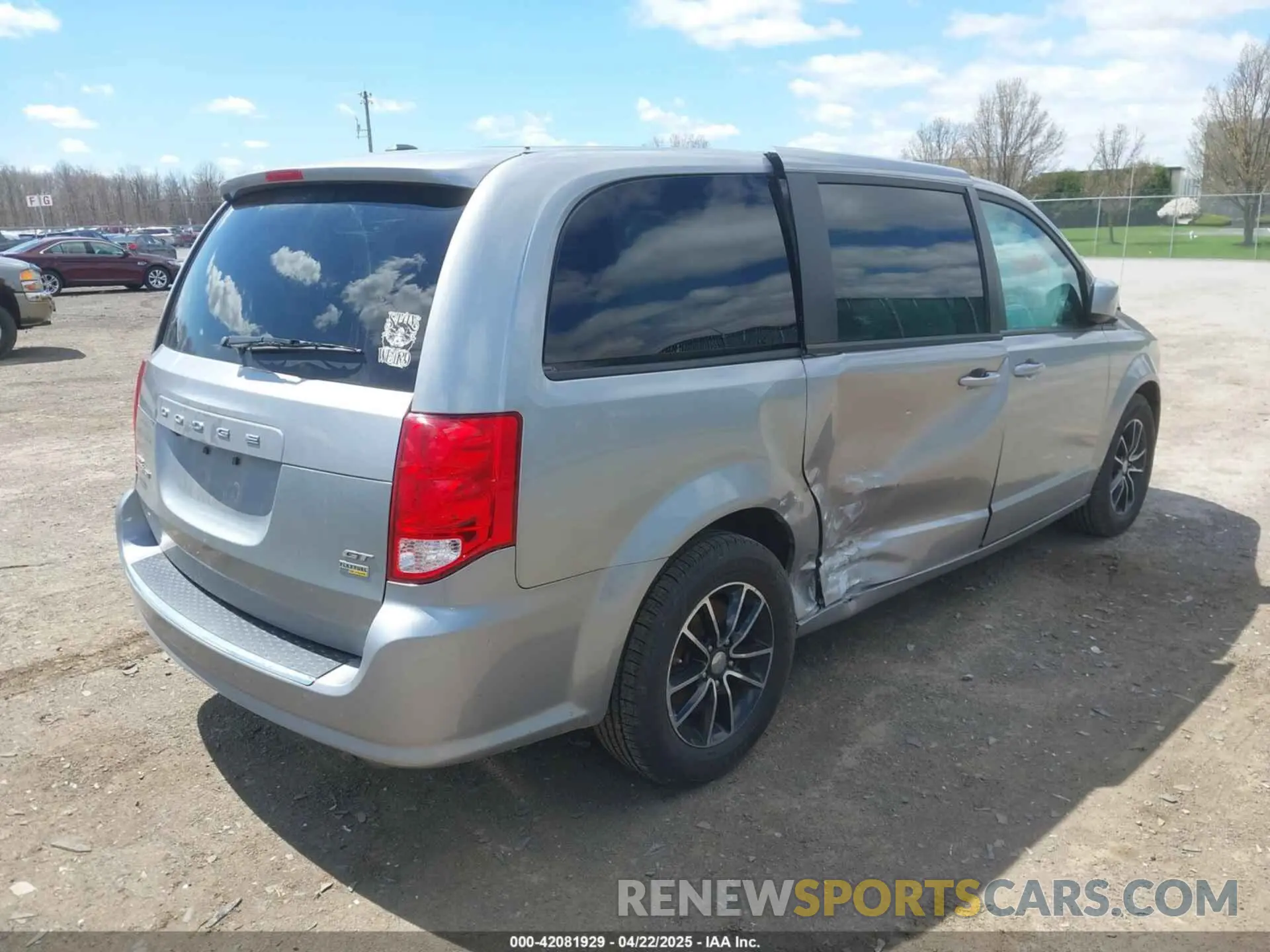4 Photograph of a damaged car 2C4RDGEG1KR760764 DODGE GRAND CARAVAN 2019