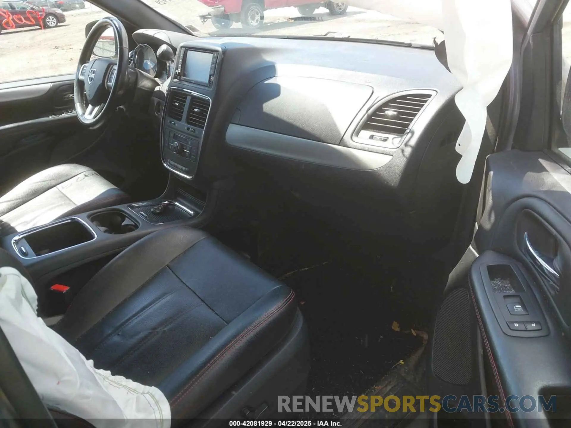 5 Photograph of a damaged car 2C4RDGEG1KR760764 DODGE GRAND CARAVAN 2019