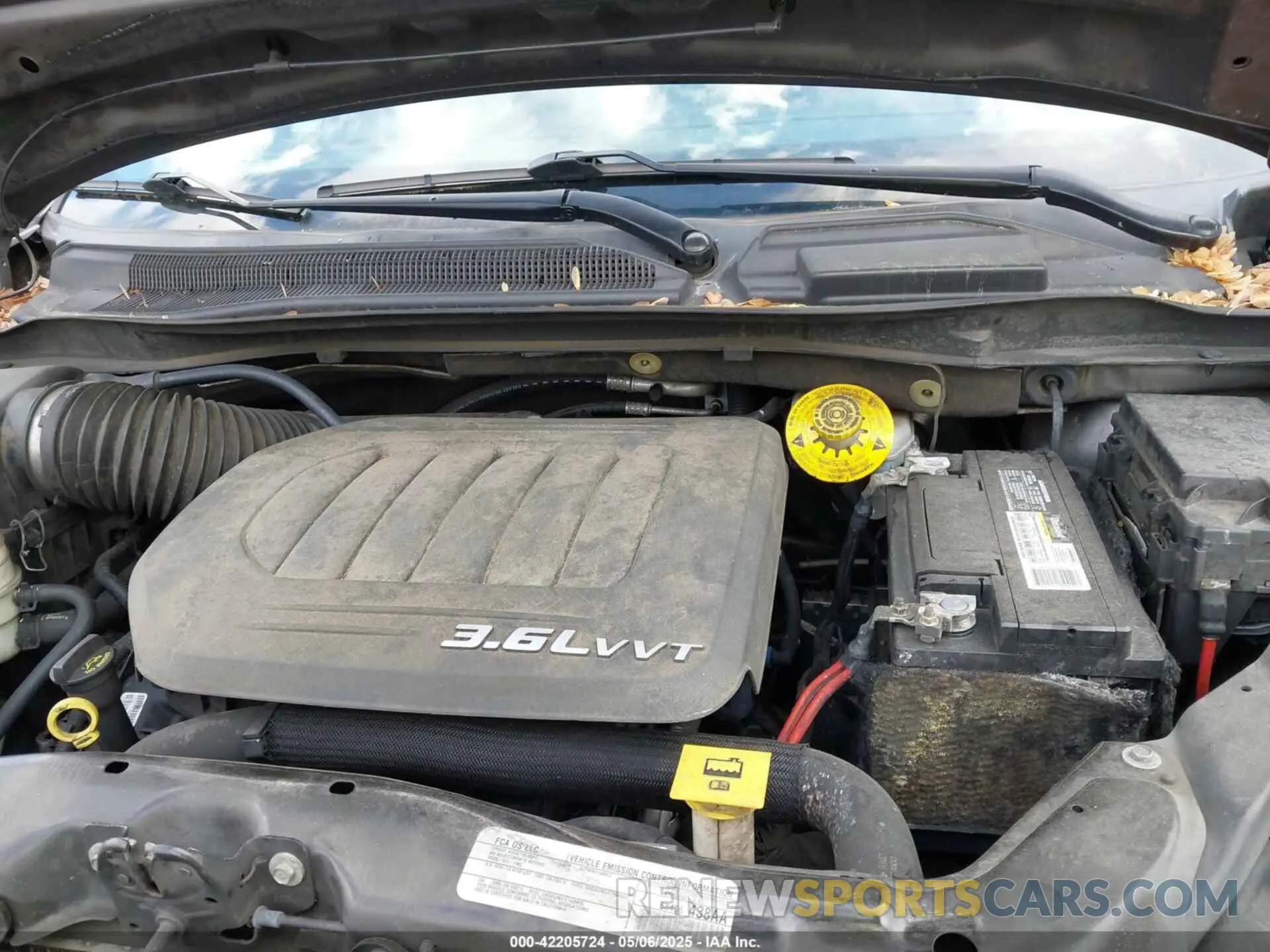 10 Photograph of a damaged car 2C4RDGEG2KR520641 DODGE GRAND CARAVAN 2019