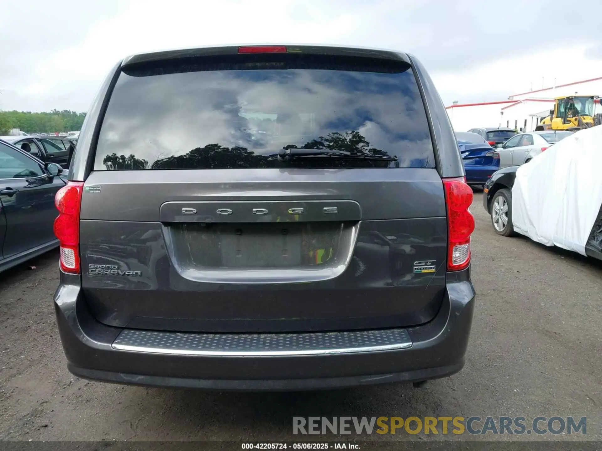 16 Photograph of a damaged car 2C4RDGEG2KR520641 DODGE GRAND CARAVAN 2019