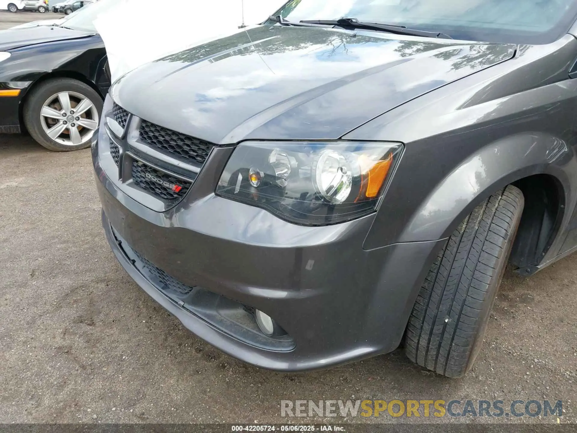6 Photograph of a damaged car 2C4RDGEG2KR520641 DODGE GRAND CARAVAN 2019
