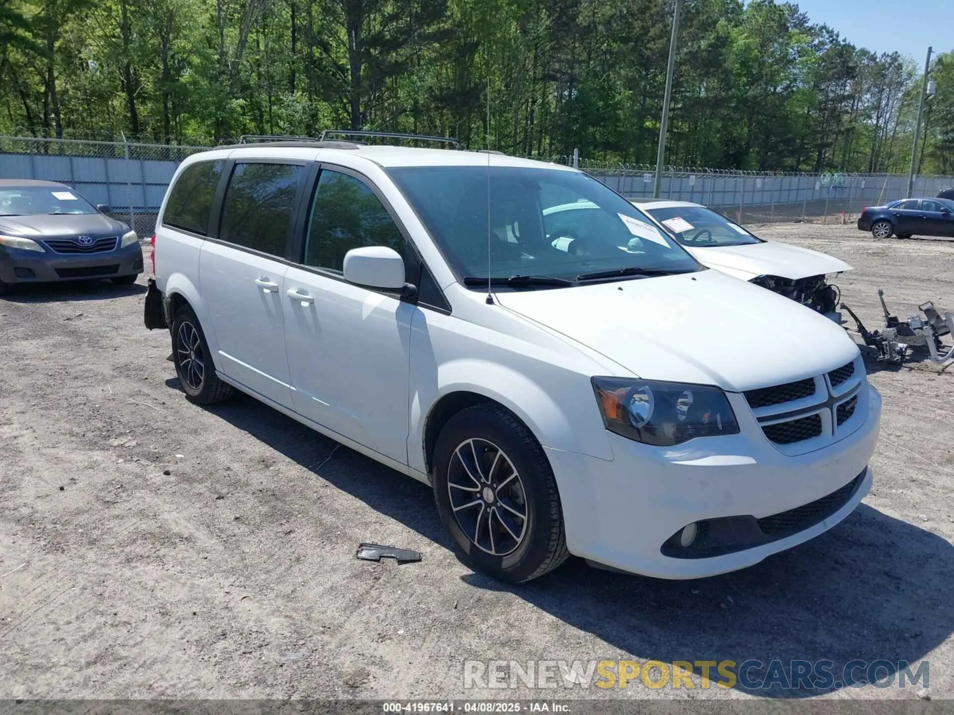 1 Photograph of a damaged car 2C4RDGEG2KR562730 DODGE GRAND CARAVAN 2019