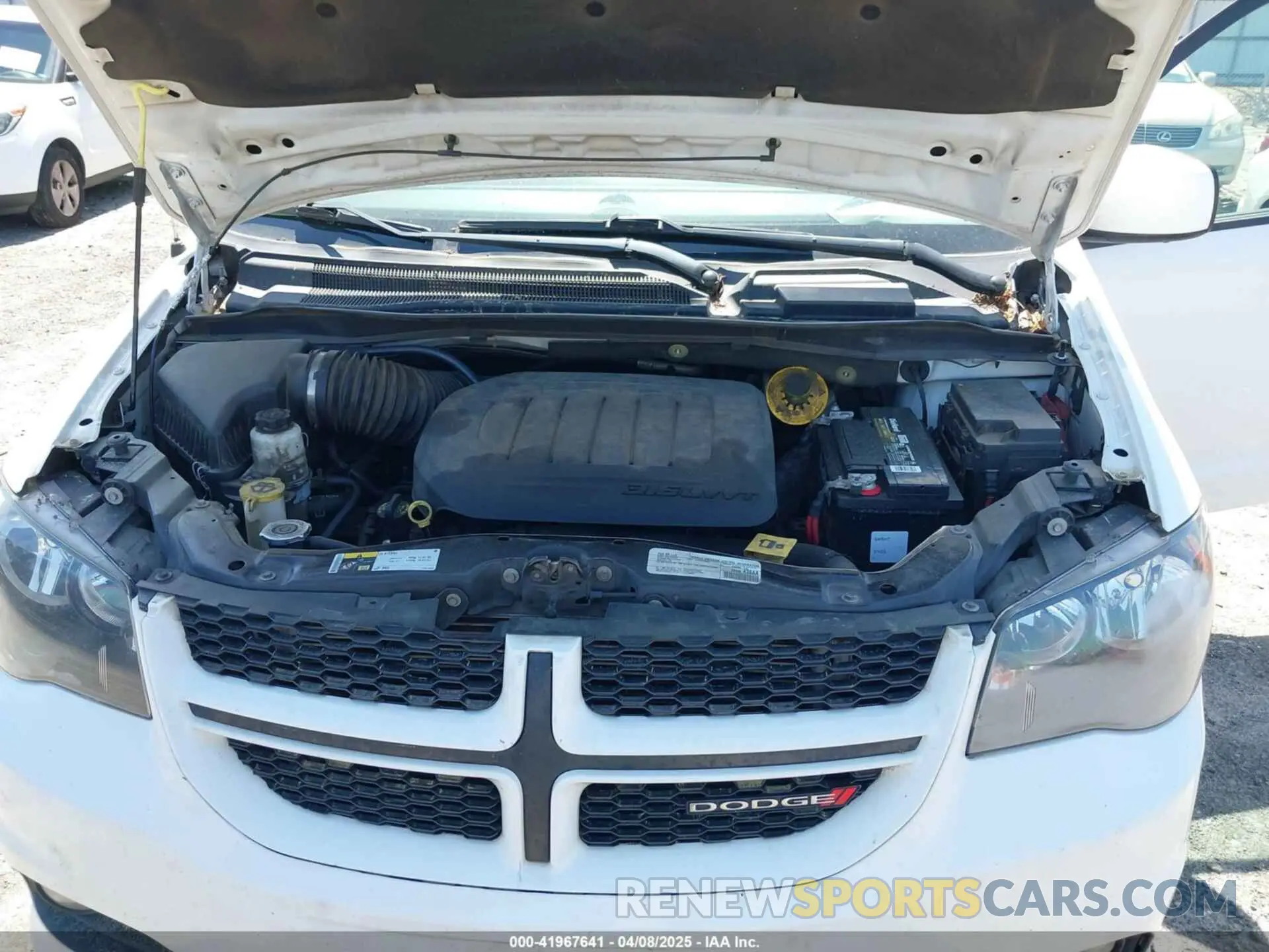10 Photograph of a damaged car 2C4RDGEG2KR562730 DODGE GRAND CARAVAN 2019