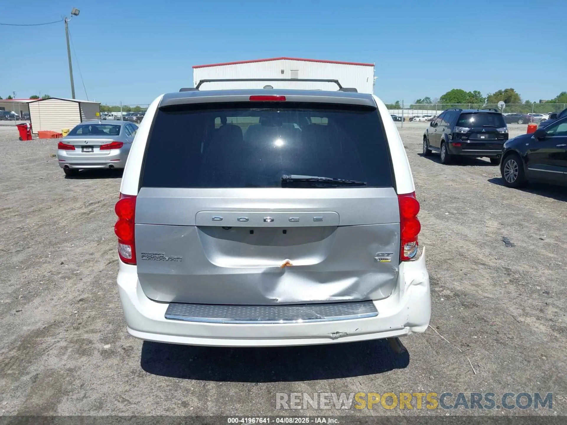 16 Photograph of a damaged car 2C4RDGEG2KR562730 DODGE GRAND CARAVAN 2019