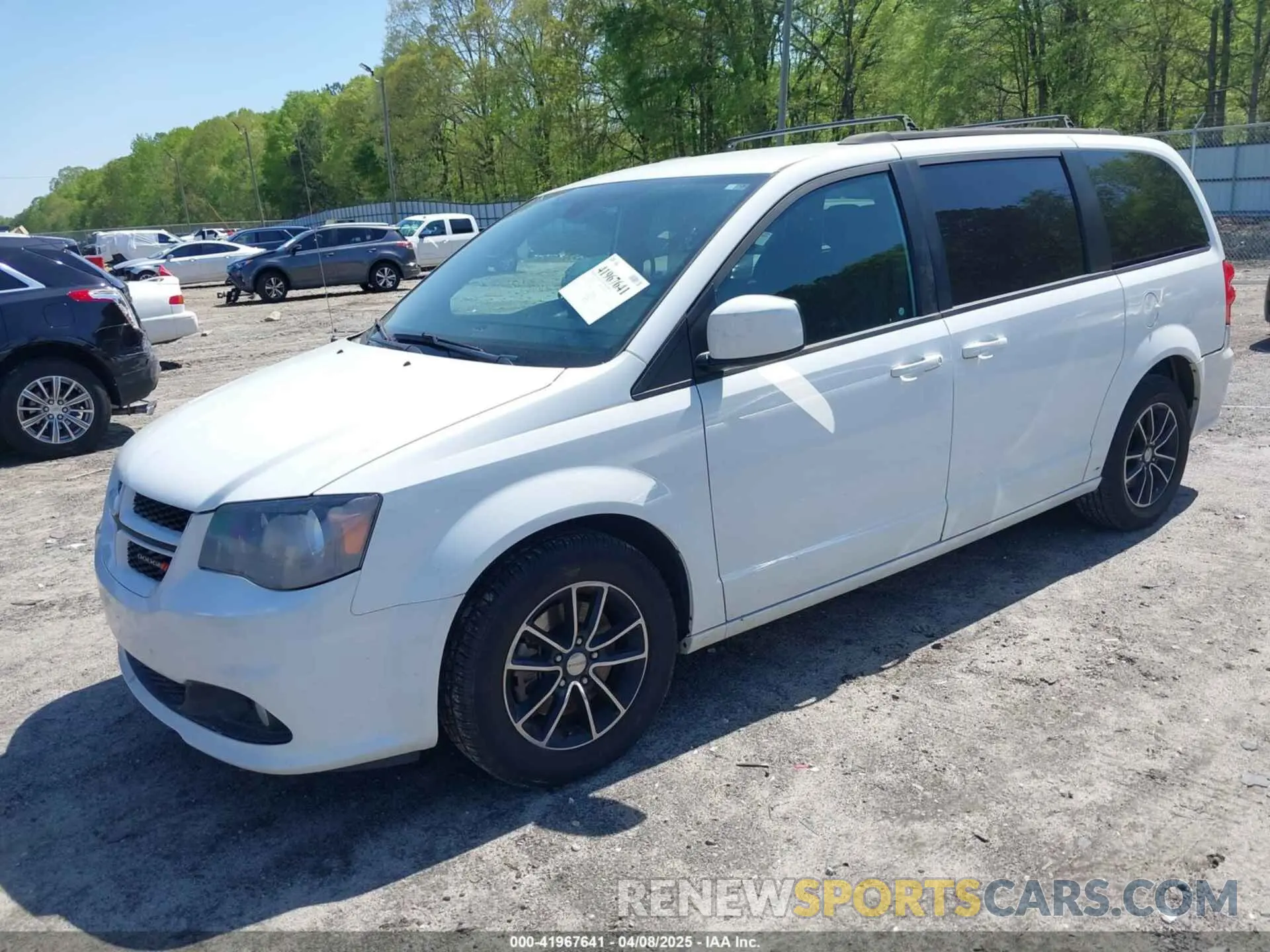 2 Photograph of a damaged car 2C4RDGEG2KR562730 DODGE GRAND CARAVAN 2019
