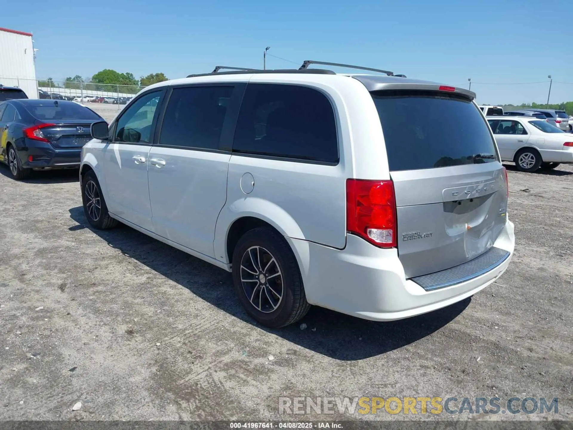 3 Photograph of a damaged car 2C4RDGEG2KR562730 DODGE GRAND CARAVAN 2019