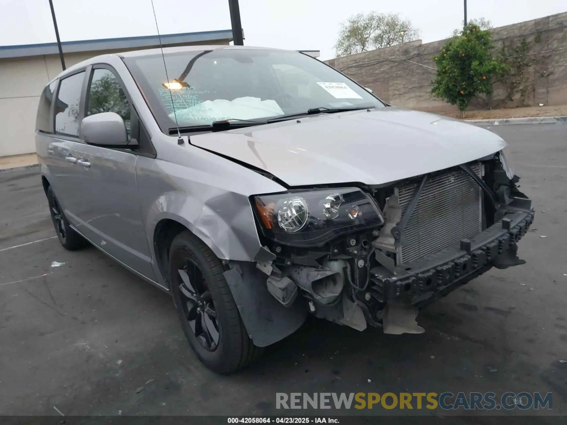 1 Photograph of a damaged car 2C4RDGEG2KR765049 DODGE GRAND CARAVAN 2019