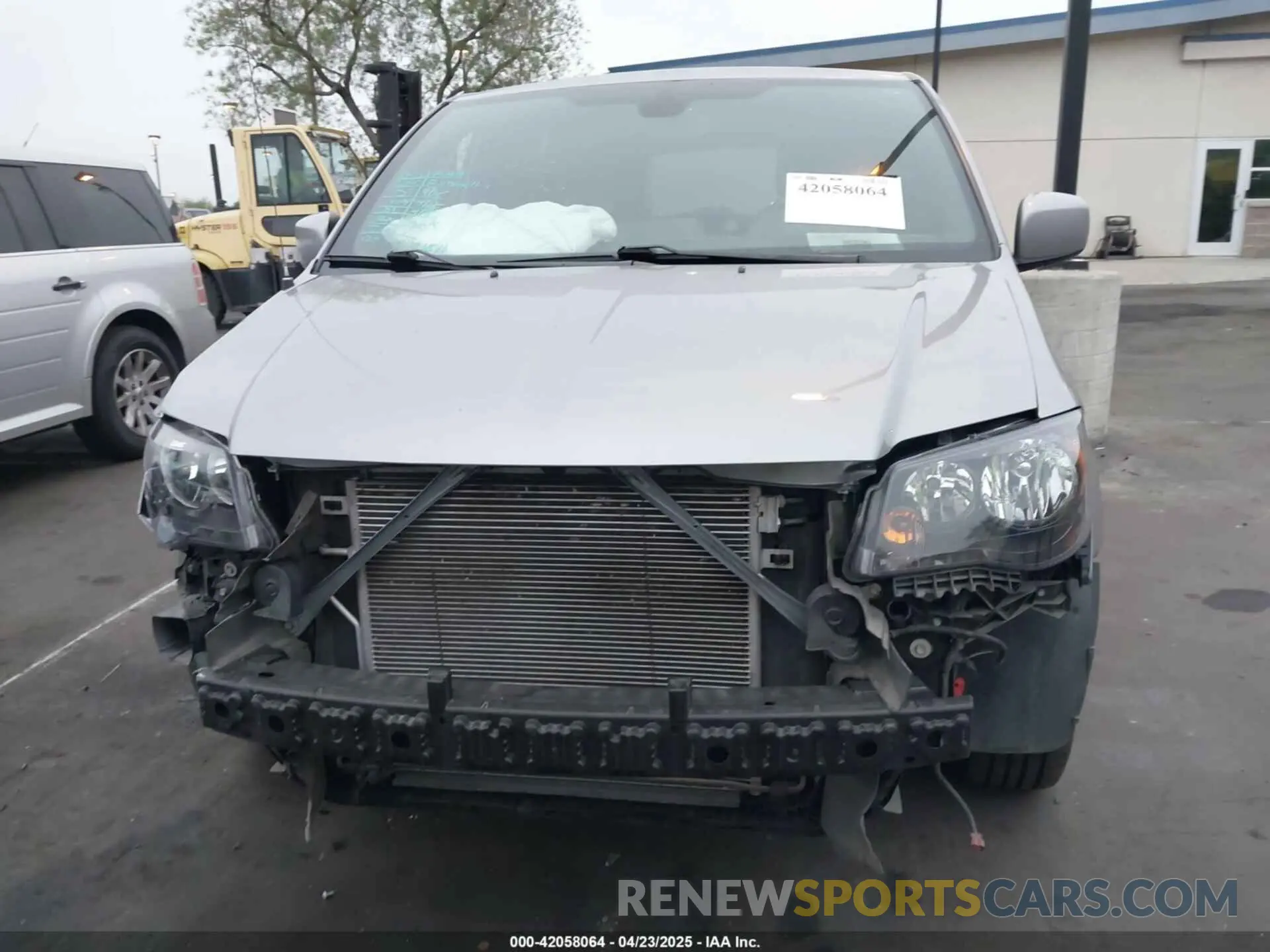 13 Photograph of a damaged car 2C4RDGEG2KR765049 DODGE GRAND CARAVAN 2019